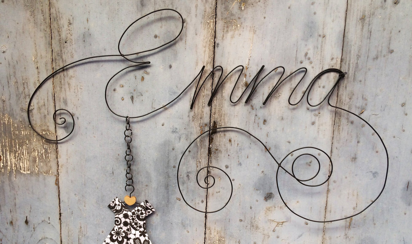 Vorname aus Draht, anpassbarer Vorname, Emma, Origami-Kleid, Wanddekoration für das Kinderzimmer, Geschenkidee zur Geburt, Geschenk zur Taufe