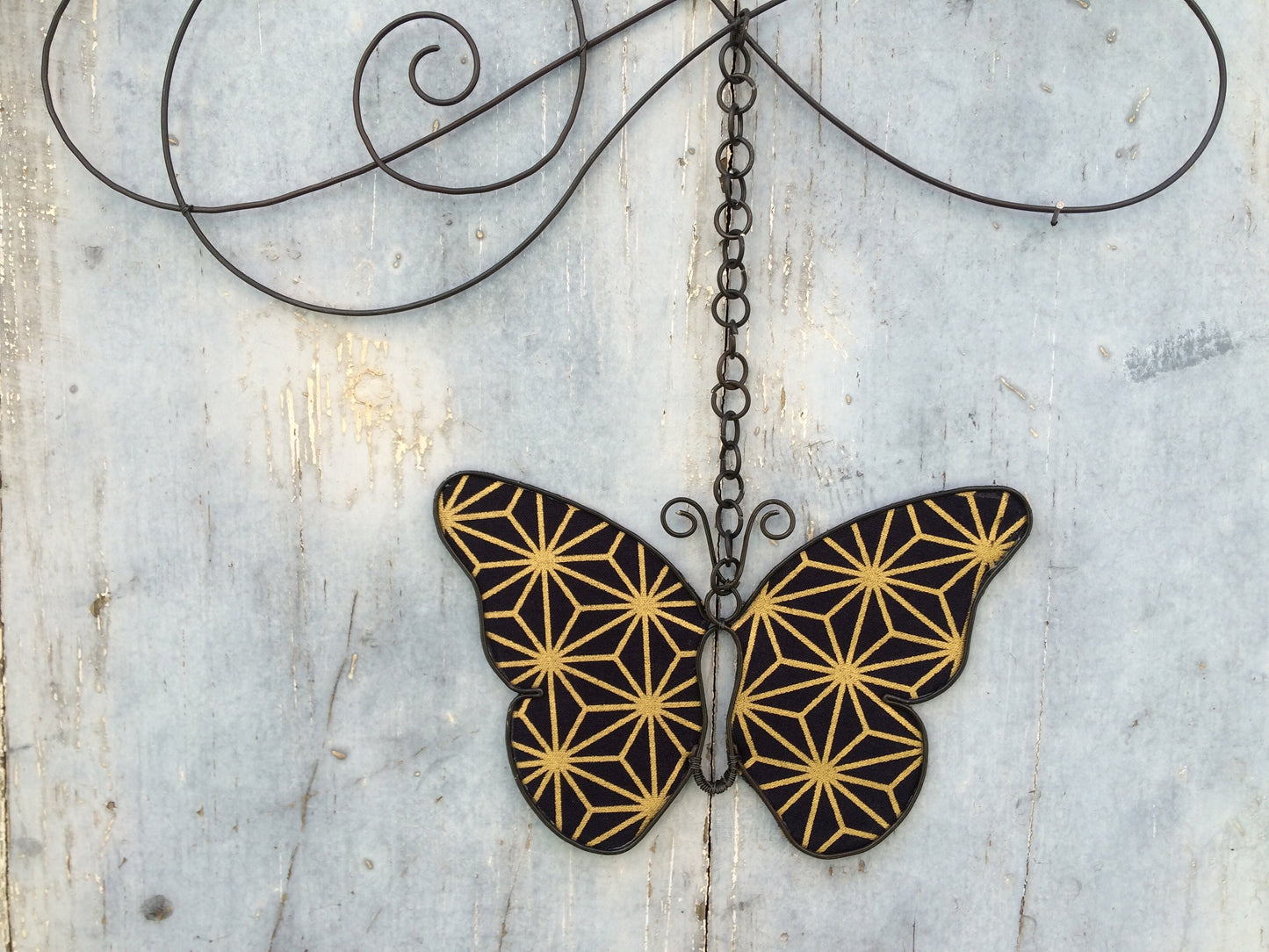 Prénom fil de fer, prénom personnalisable, cadeau de naissance, papillon fil de fer recuit, plaque de porte, décoration chambre enfant