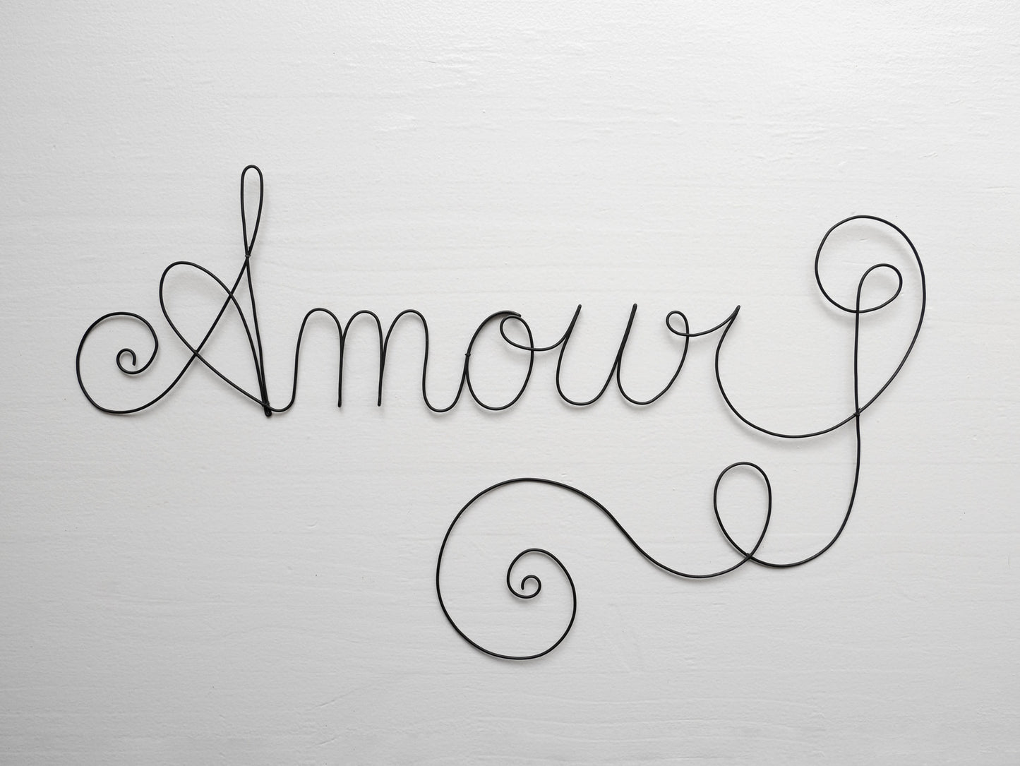 Wort Liebe aus Draht, Nachricht aus geglühtem Draht, Wandsatz, Wanddekorationsskulptur, Türschild, Geschenkidee, poetisch