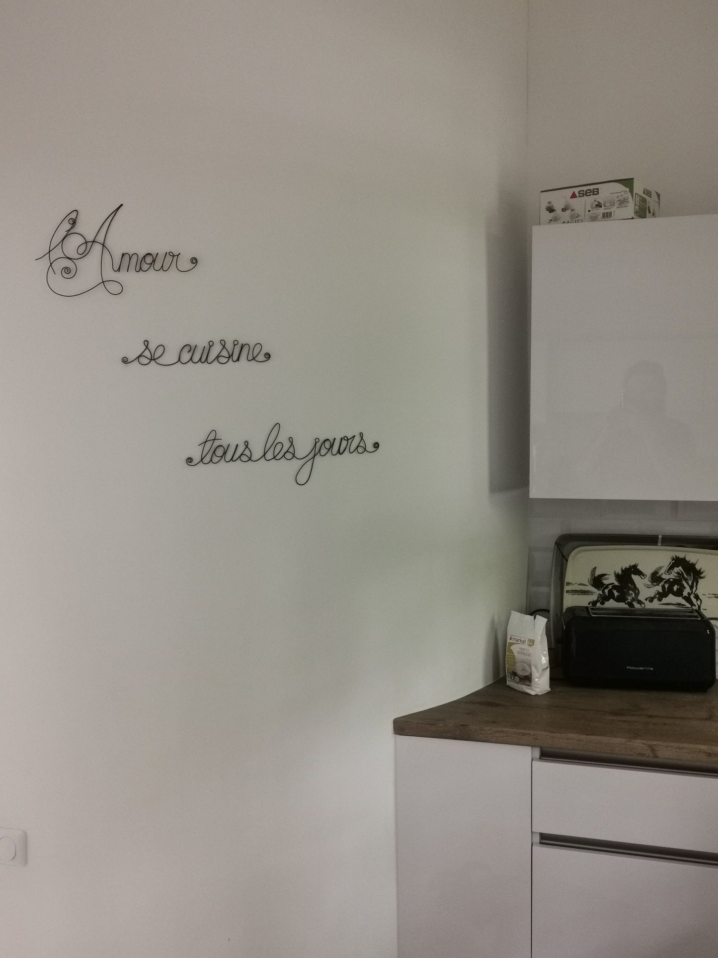 Wandsatz „Liebe wird jeden Tag gekocht“, aus geglühtem Draht, Küchendekoration, Liebe, Drahtschrift, Drahtsatz