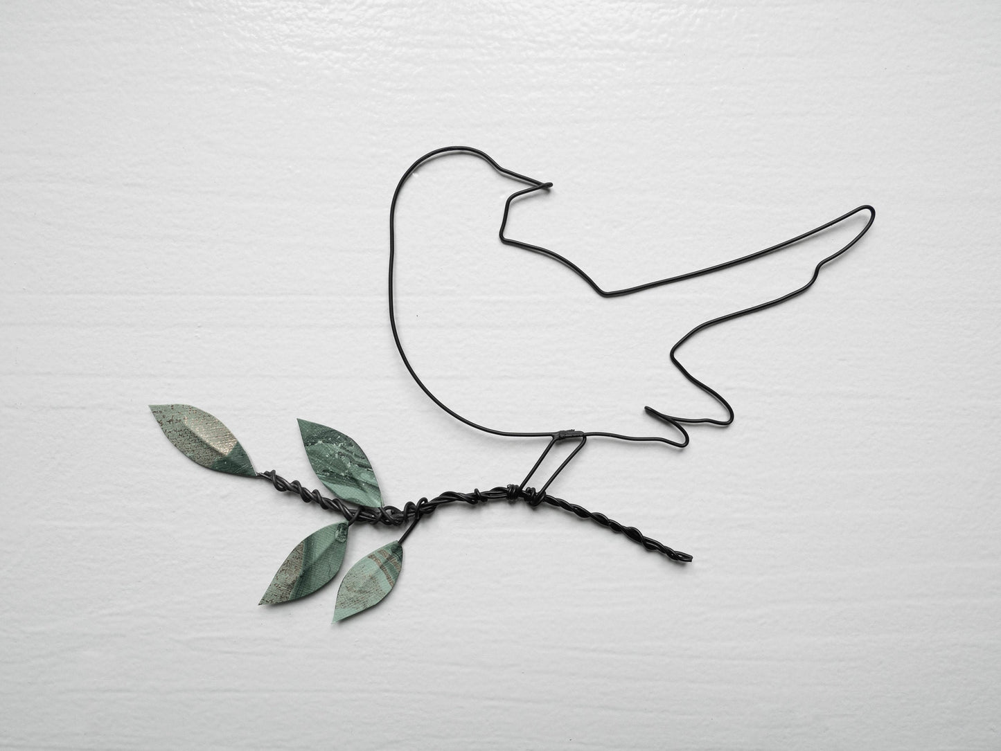 Oiseau en fil de fer sur branche, moineau, décoration murale fil de fer, décoration nature, silhouette oiseau, métal, sculpture oiseau