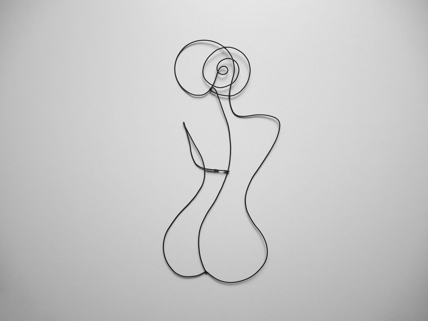 Féminin en fil de fer recuit, silhouette de femme, décoration murale métal, déco portait en fil de fer, déco artistique, women art