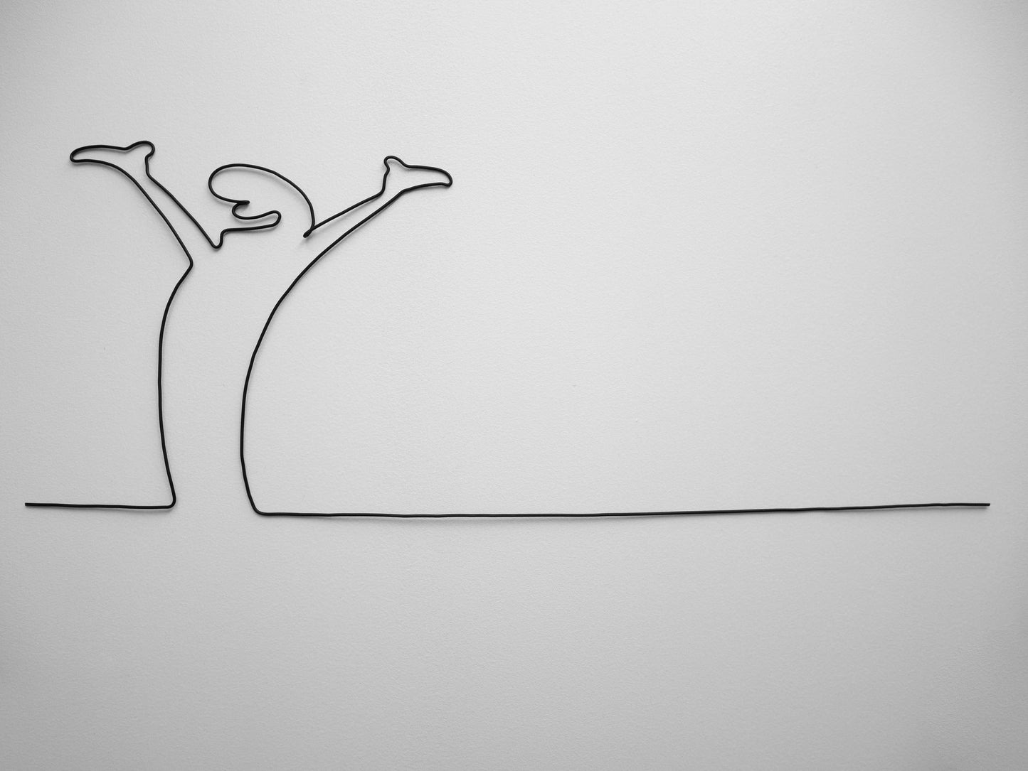 Inspiration Parodie La Linea en fil de fer recuit, sculpture fil de fer, décoration murale, déco année 70, citation fil de fer, écriture