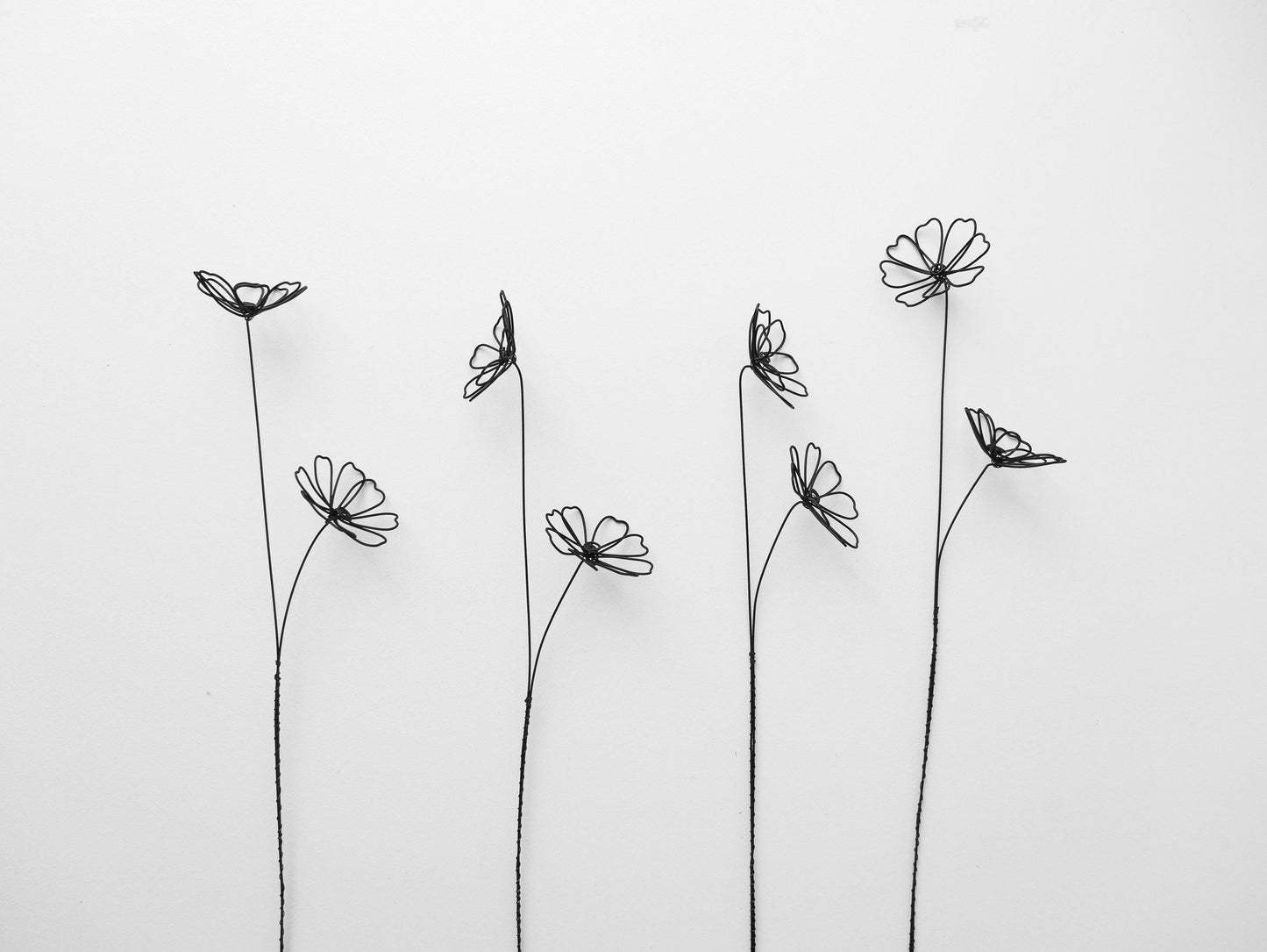 Bouquet de 8 fleurs éternelles en fil de fer recuit : Paquerette double, marguerite. Déco florale moderne, décoration d'intérieur, cadeau.