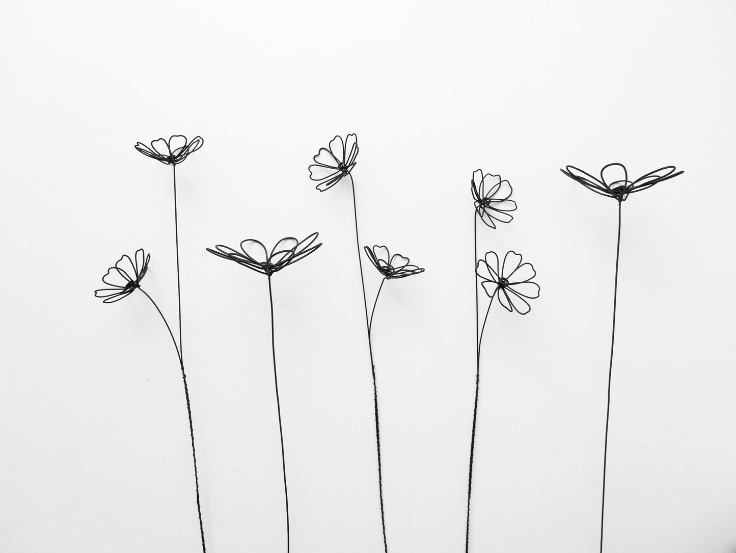 Bouquet de 8 fleurs éternelles en fil de fer recuit : Paquerette double, marguerite. Déco florale moderne, décoration d'intérieur, cadeau.