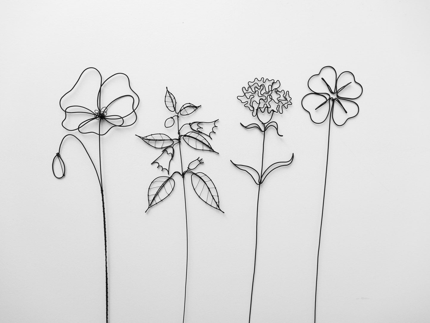 Bouquet de 4 fleurs éternel en fil de fer recuit, Belladone, Coquelicot, Oeillet, Trèffle, Déco floral moderne, décoration d'intérieur