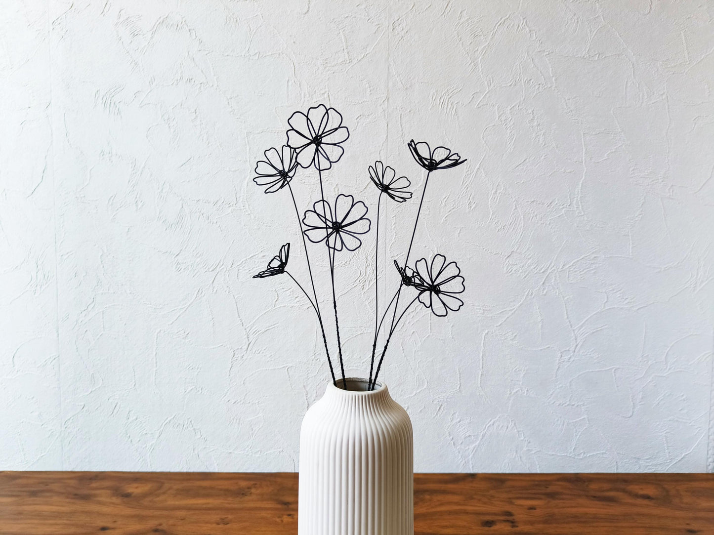 Bouquet de 8 fleurs éternelles en fil de fer recuit : Paquerette double, marguerite. Déco florale moderne, décoration d'intérieur, cadeau.