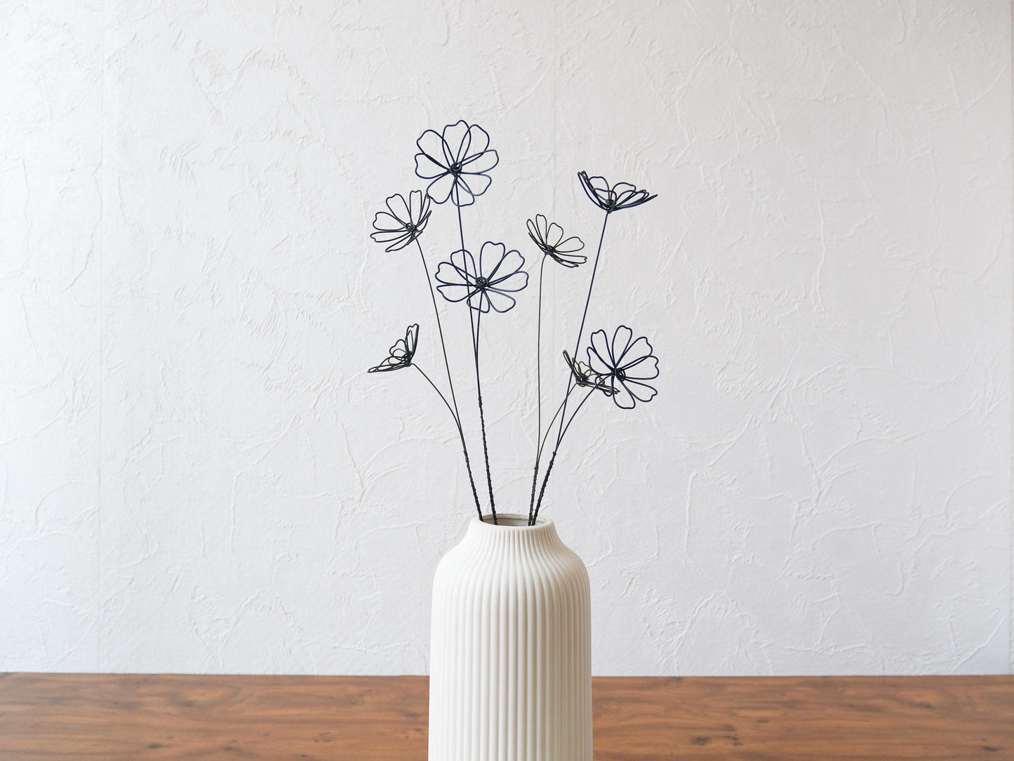 Bouquet de 8 fleurs éternelles en fil de fer recuit : Paquerette double, marguerite. Déco florale moderne, décoration d'intérieur, cadeau.