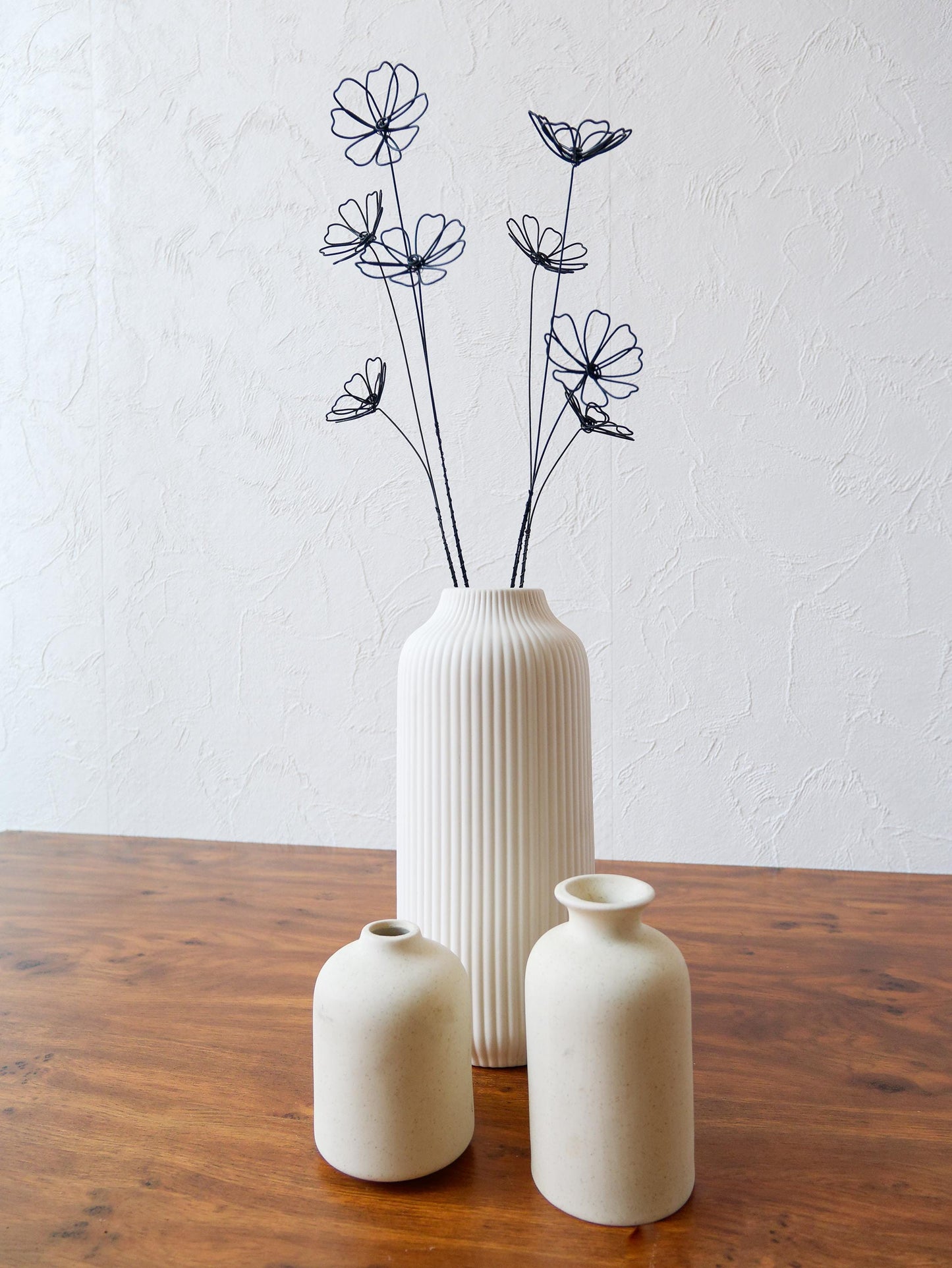 Bouquet de 8 fleurs éternelles en fil de fer recuit : Paquerette double, marguerite. Déco florale moderne, décoration d'intérieur, cadeau.