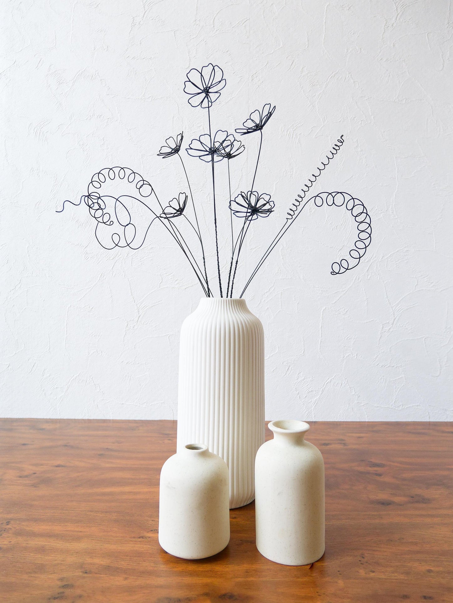 Bouquet de 9 fleurs éternelles en fil de fer recuit : Paquerette double, Herbes des champs. Déco florale moderne, décoration d'intérieur