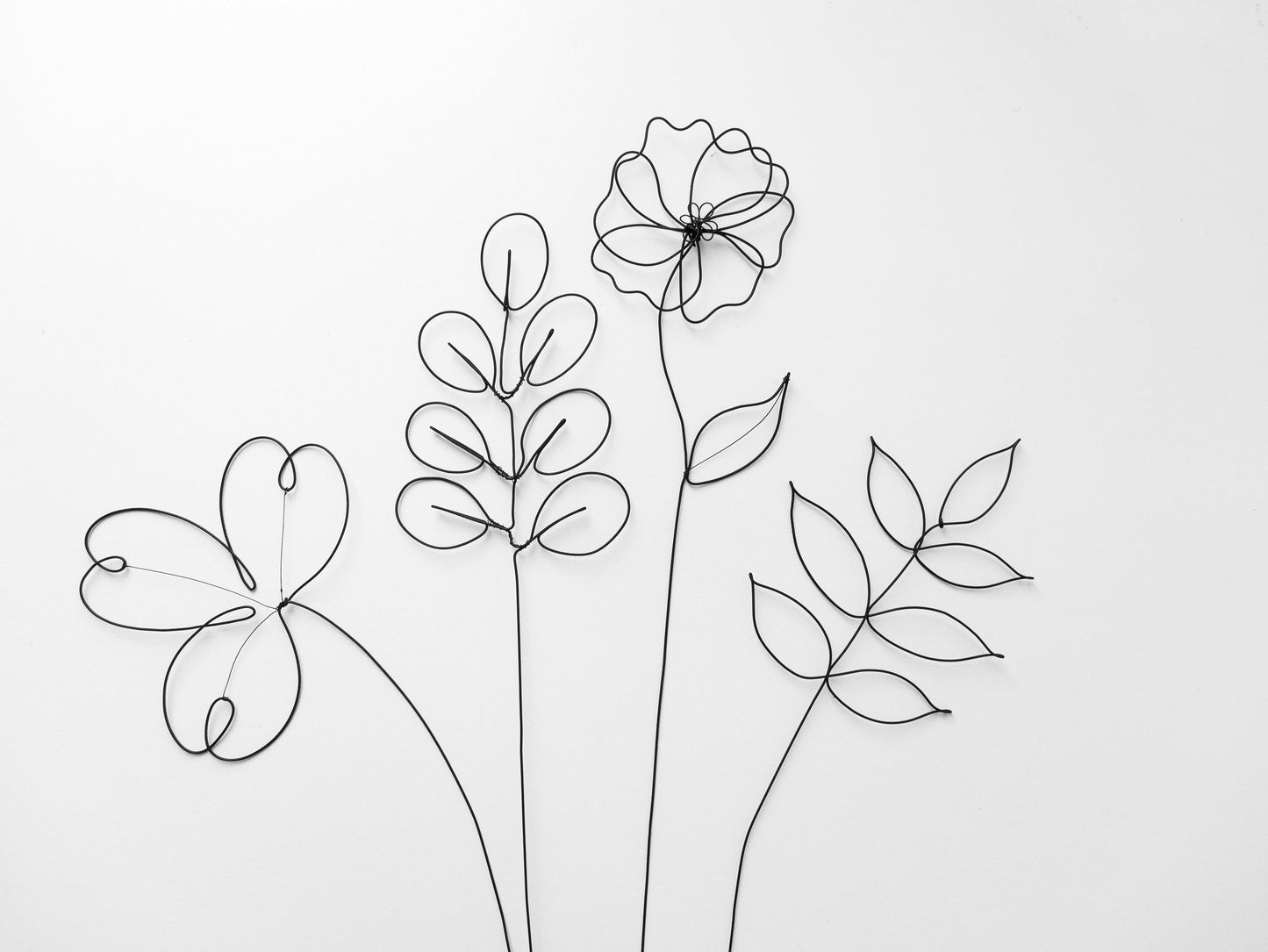 Bouquet de 4 fleurs éternelles en fil de fer recuit : Coquelicot Lunaire annuelle et feuillages, Déco florale moderne d'intérieur, cadeau
