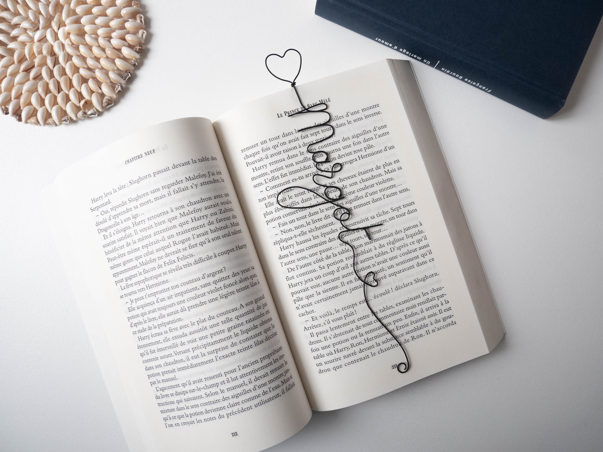 Customizable first name bookmark in wire, first name or word with heart, unique book accessory, personalized gift