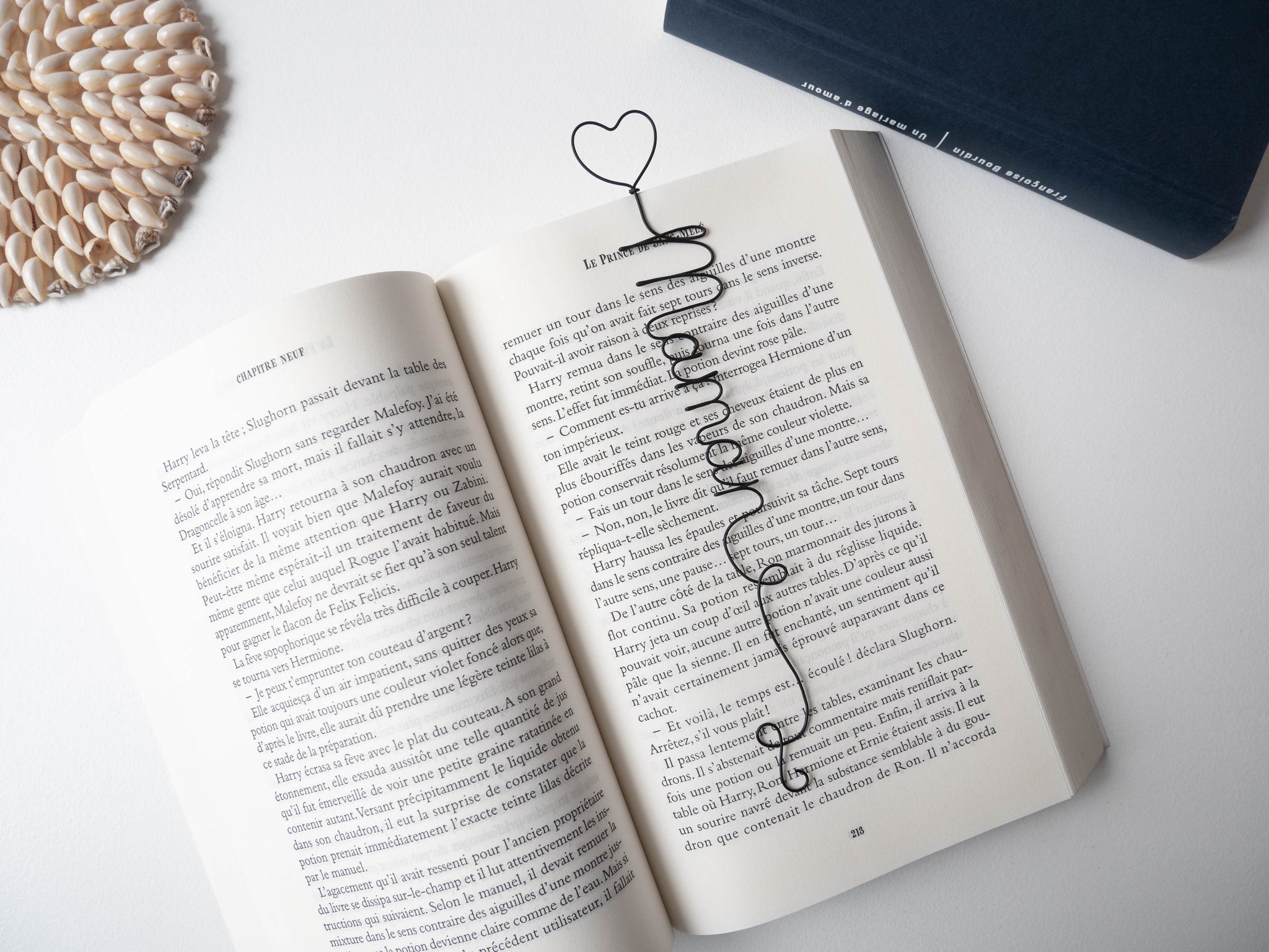 Customizable first name bookmark in wire, first name or word with heart, unique book accessory, personalized gift
