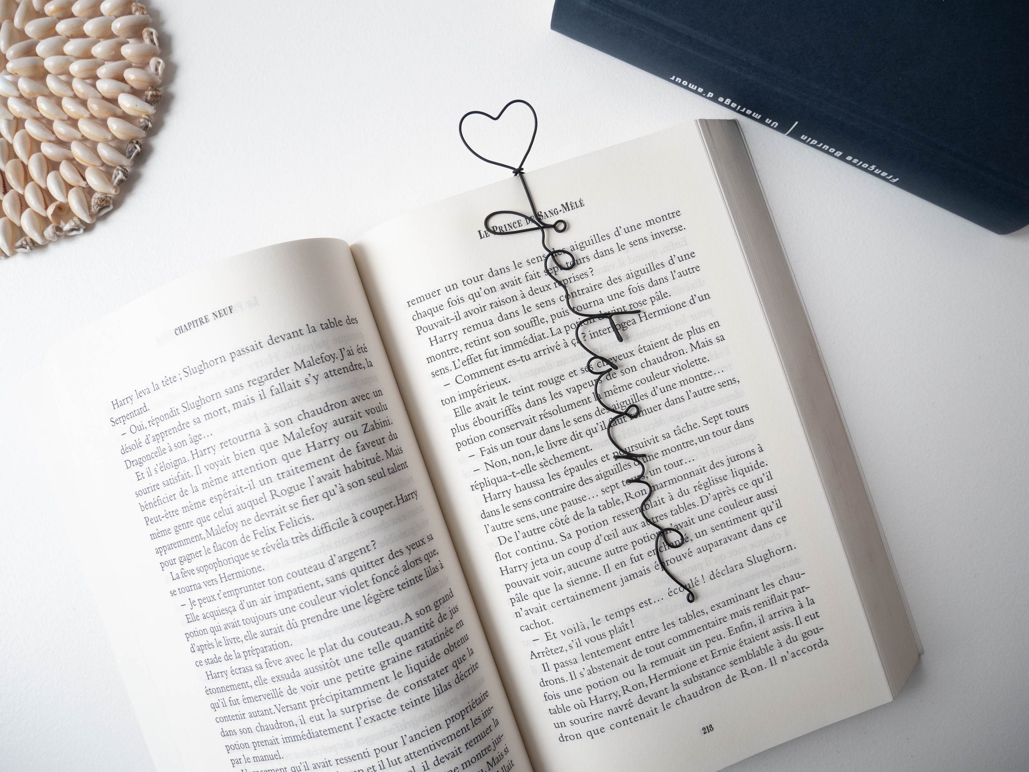 Customizable first name bookmark in wire, first name or word with heart, unique book accessory, personalized gift