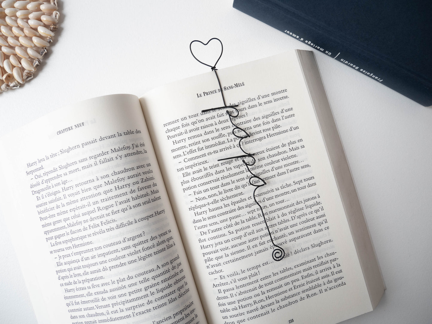 Customizable first name bookmark in wire, first name or word with heart, unique book accessory, personalized gift