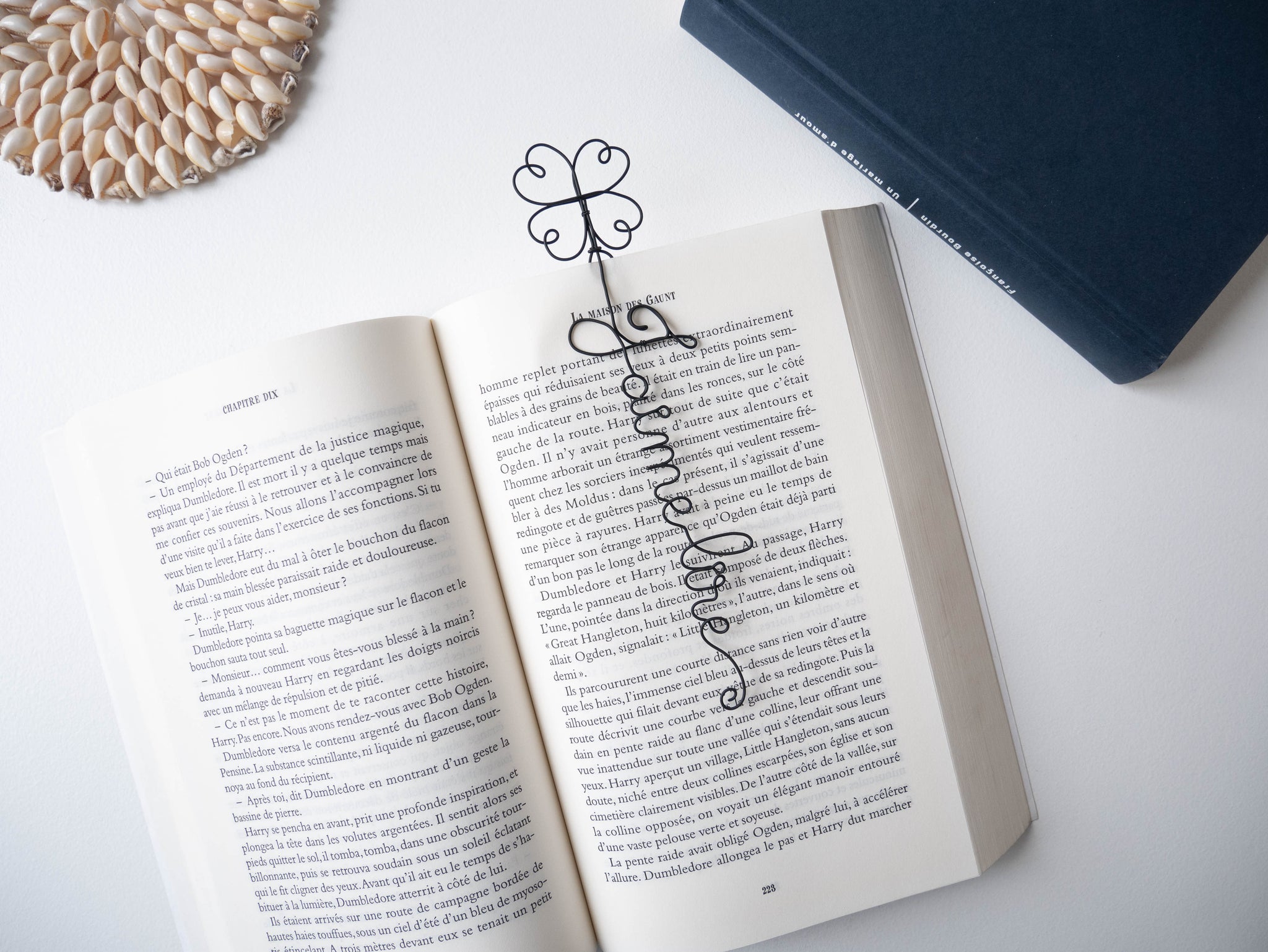 Customizable first name bookmark in wire, first name or word with flower, unique book accessory, personalized gift