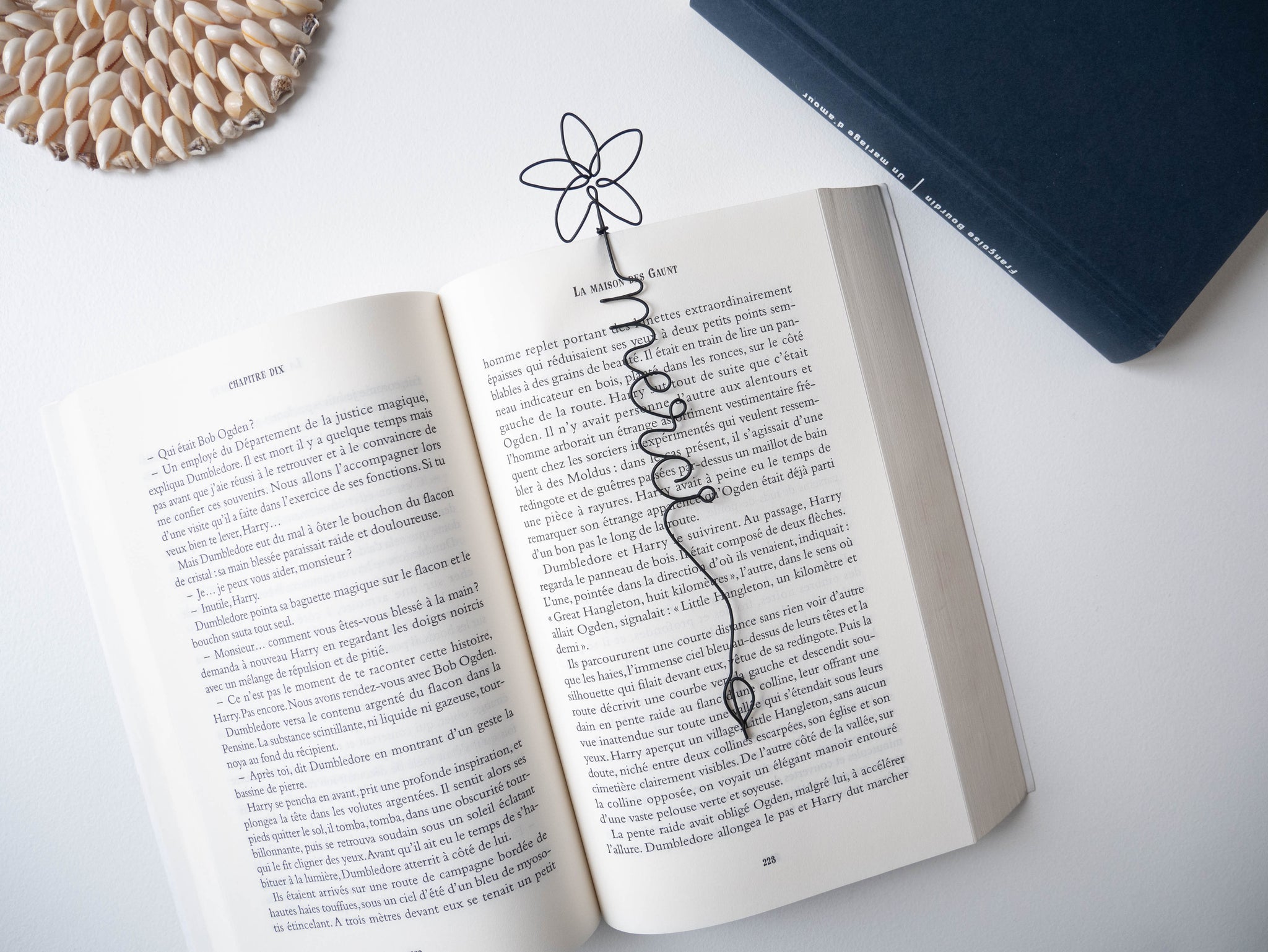 Customizable first name bookmark in wire, first name or word with flower, unique book accessory, personalized gift