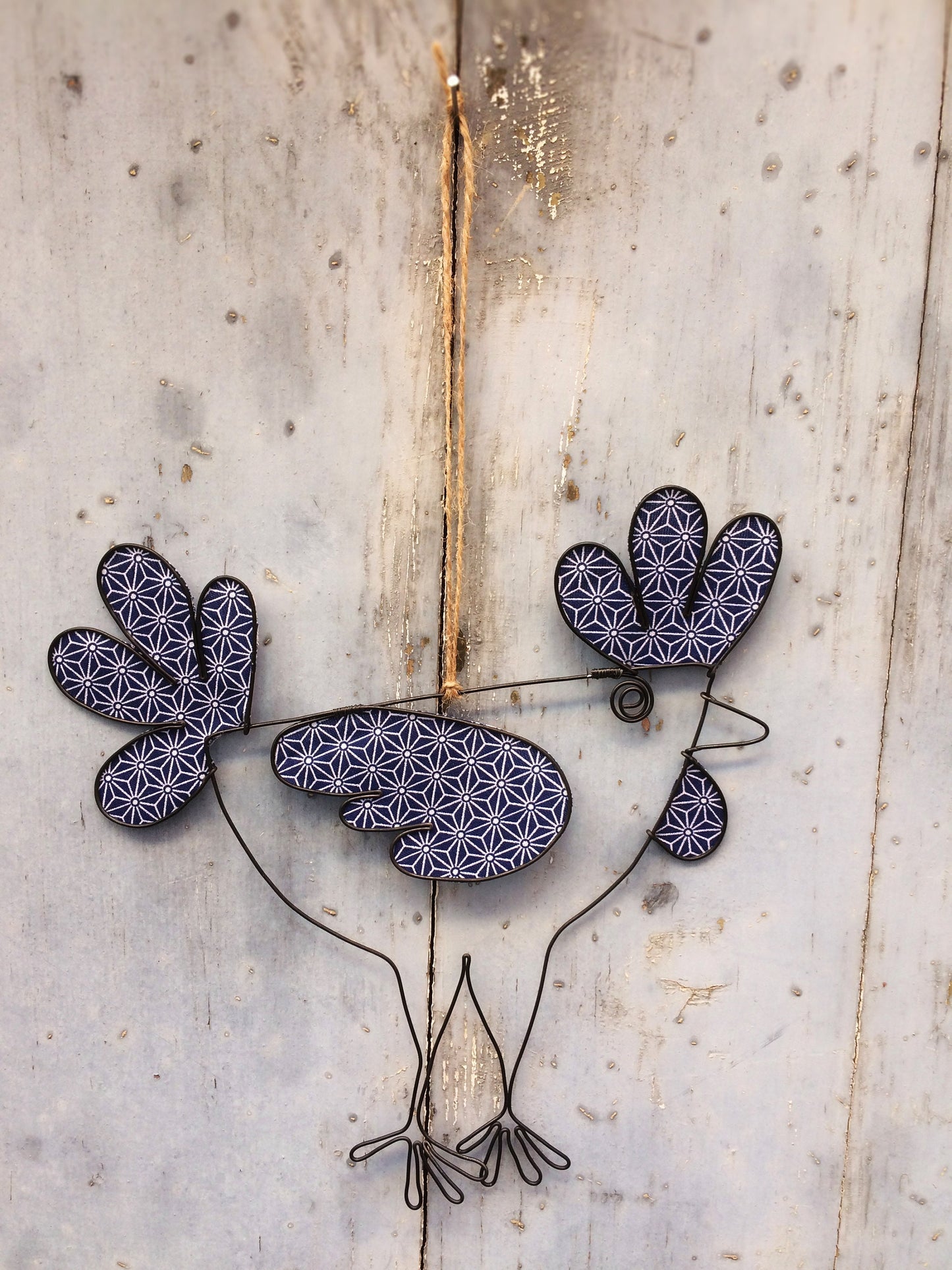 Decorative hen rooster to hang, wall decoration in annealed wire, fabric, interior decoration gift, chicken nature