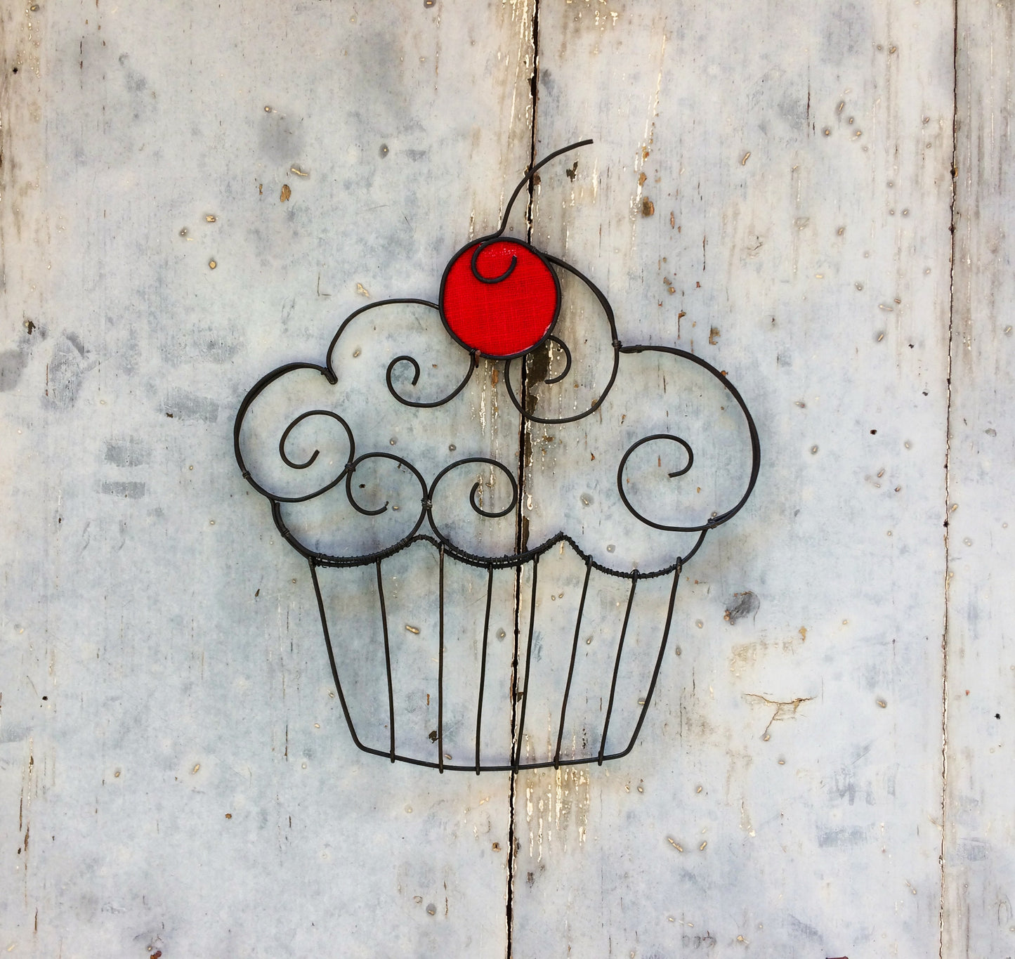 Cup cake in annealed wire, kitchen wall decoration, metal decoration, art food, cake, pastry, cherry, French kitchen wire