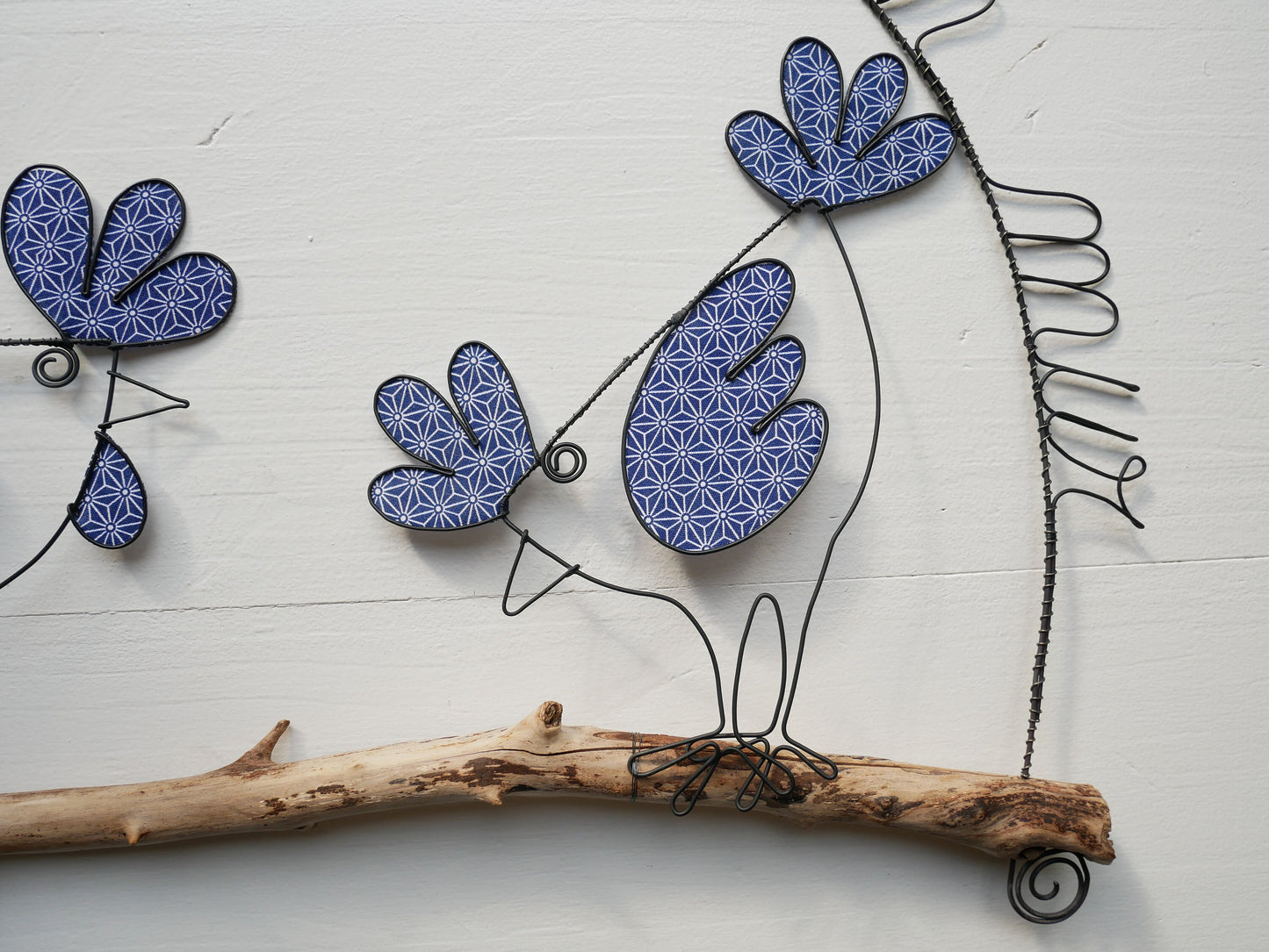 Metal hen wall decoration with driftwood and wire, a hen on a wall, chic country decoration, retro bohemian, nature, rooster