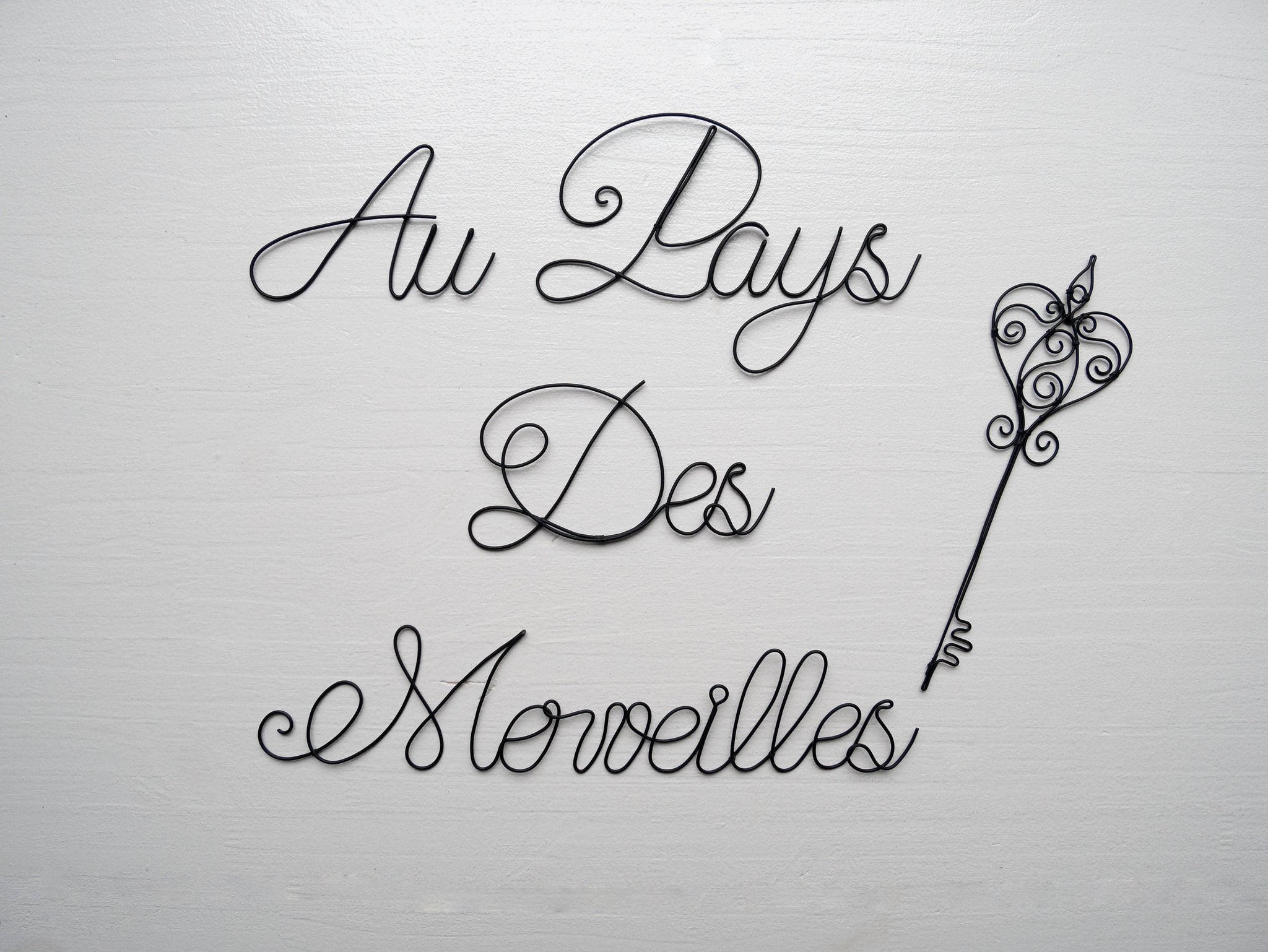 Satz aus echtem geglühtem Eisendraht, Im Wunderland, Alice, magisches Universum, Wanddekoration für Kinderzimmer, Türschild