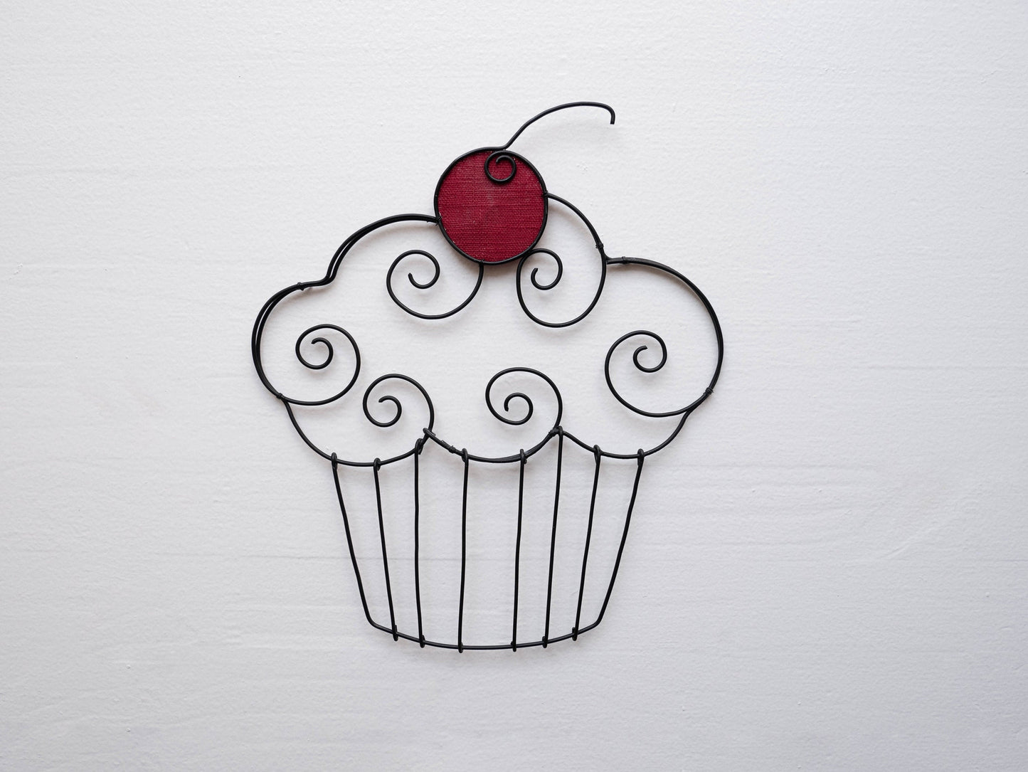 Cup cake in annealed wire, kitchen wall decoration, metal decoration, art food, cake, pastry, cherry, French kitchen wire