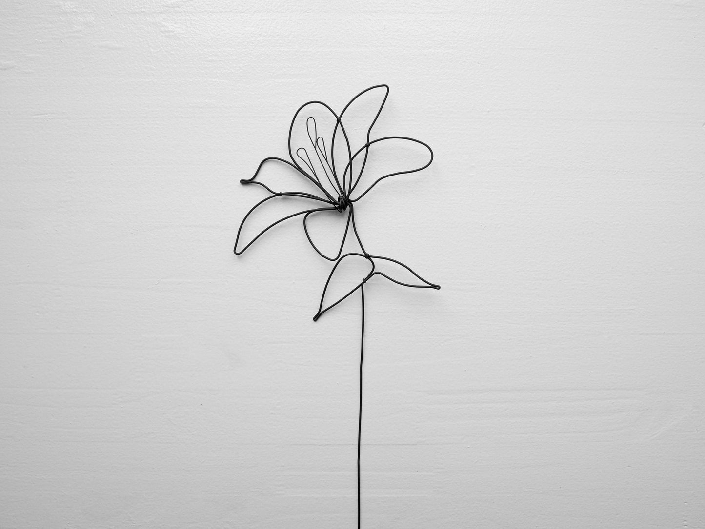 Wire flower lily flower in annealed wire, floral wall decoration, bohemian nature decoration, bouquet of flowers, mistress gift