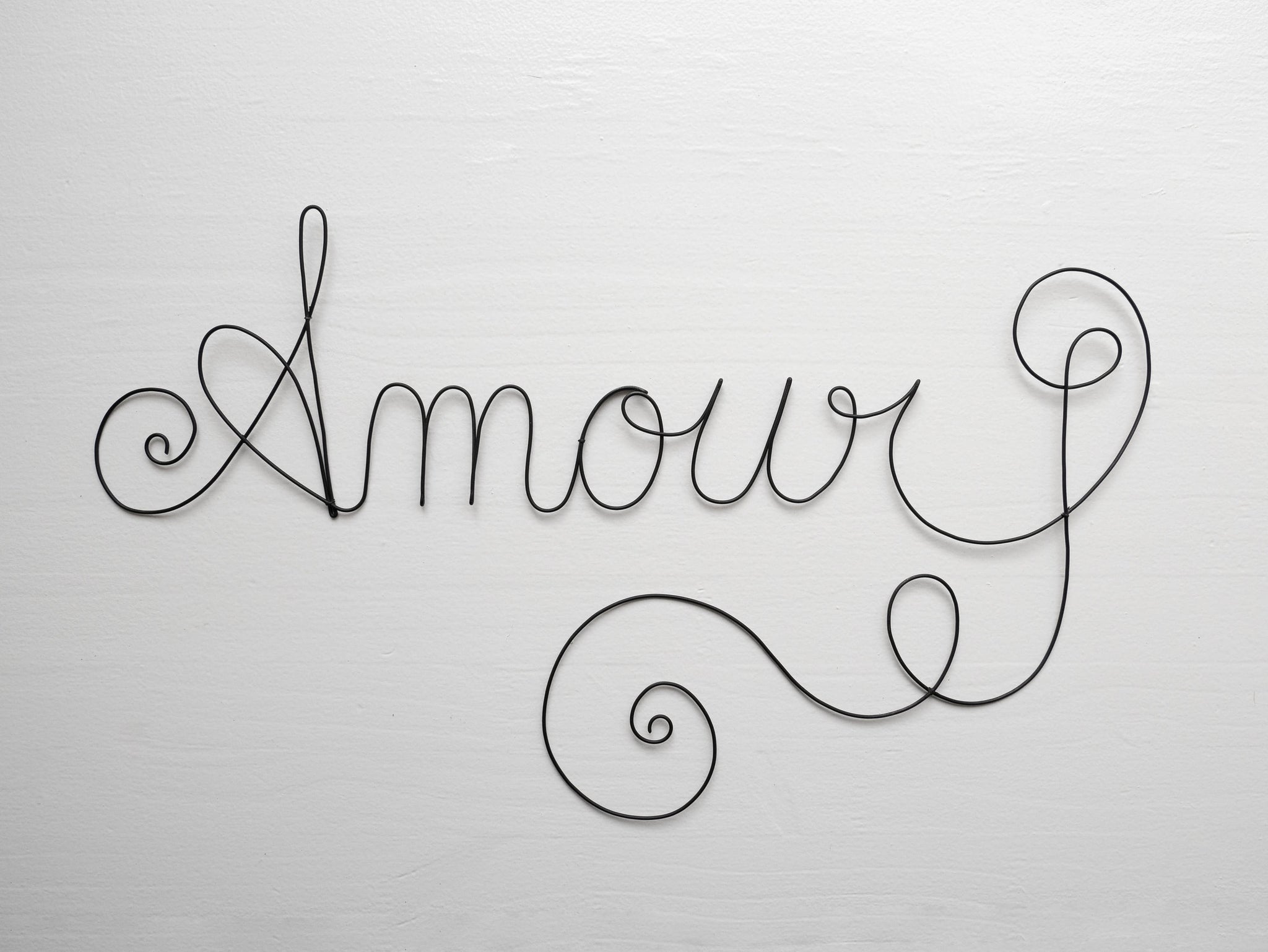 Wort Liebe aus Draht, Nachricht aus geglühtem Draht, Wandsatz, Wanddekorationsskulptur, Türschild, Geschenkidee, poetisch