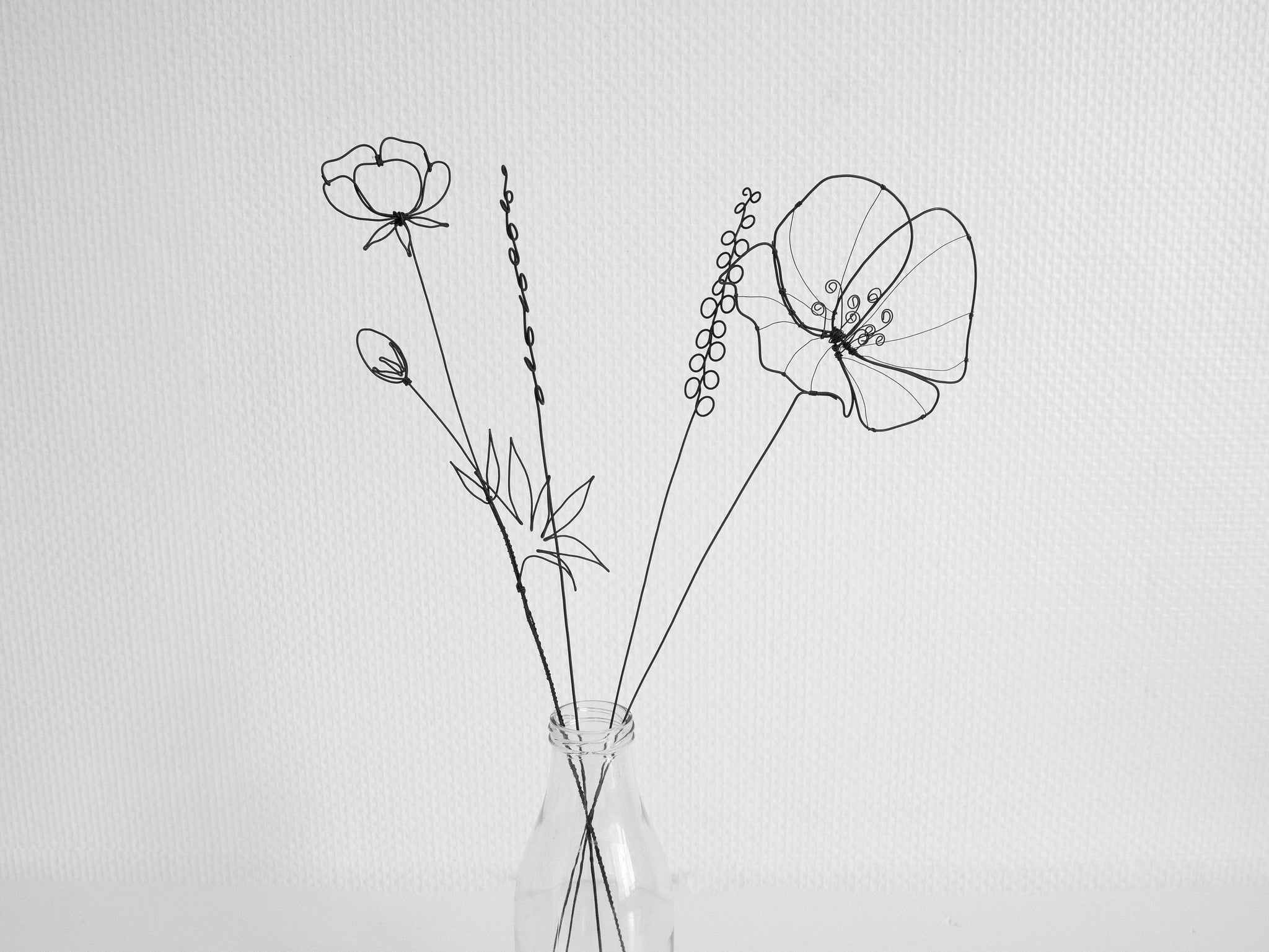 Bouquet de 4 fleurs en fil de fer recuit, fleur à accrocher, décoration murale floral, déco bohème nature, coquelicot, bouton d'or, fleurs