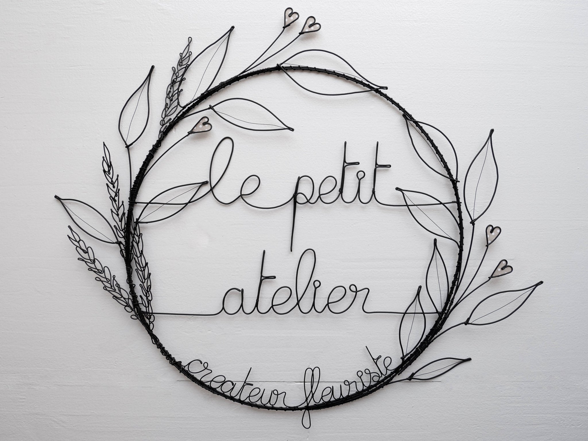 Personalisierte Krone le petit atelier mit Blättern, Dekoration aus geglühtem Draht, Wandskulptur aus Draht, Wanddekoration, Bohemian