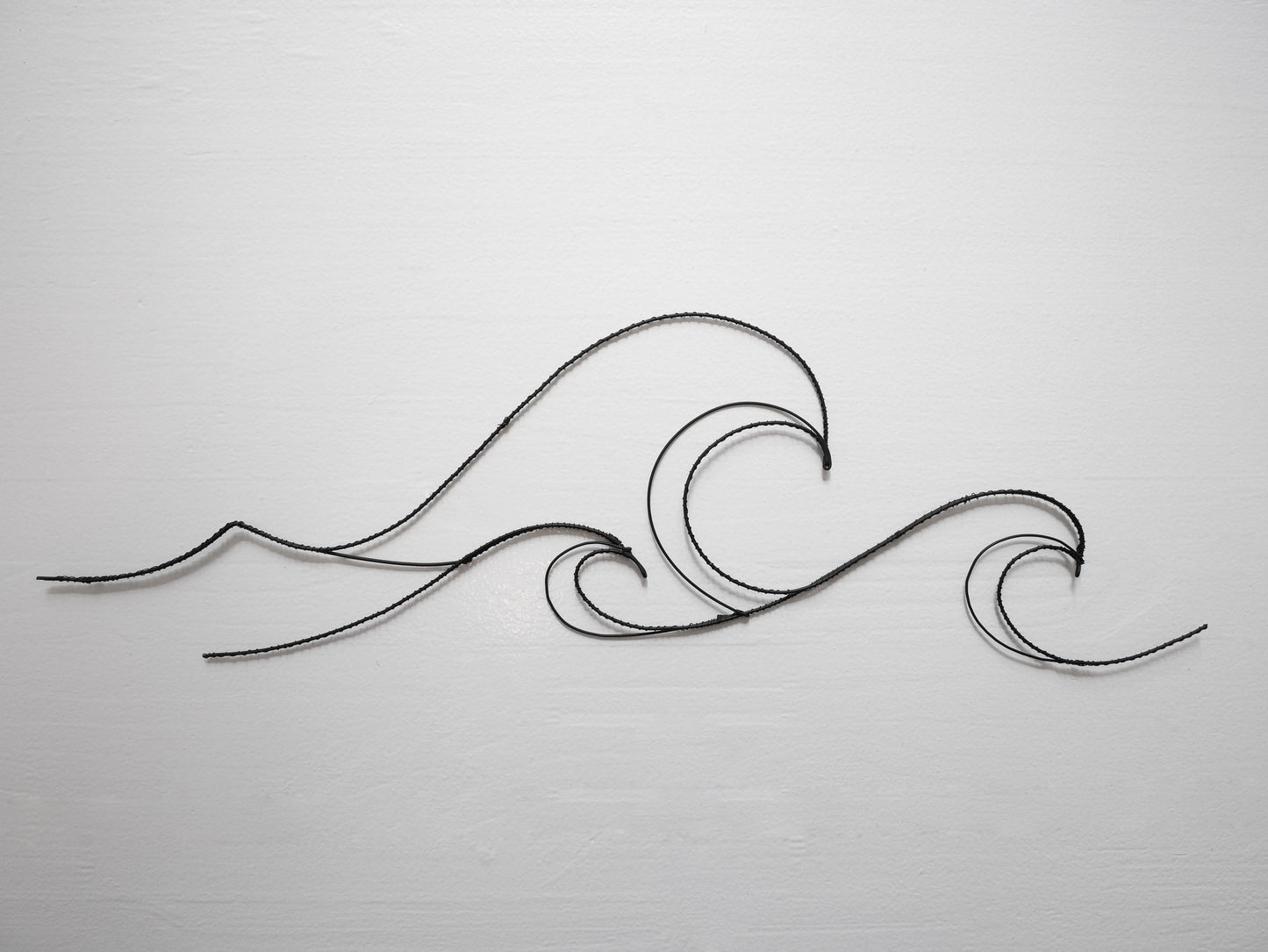 Beautiful wire wave, wire sea, wire wall decoration, nature decoration, wire silhouette, ocean, interior decoration