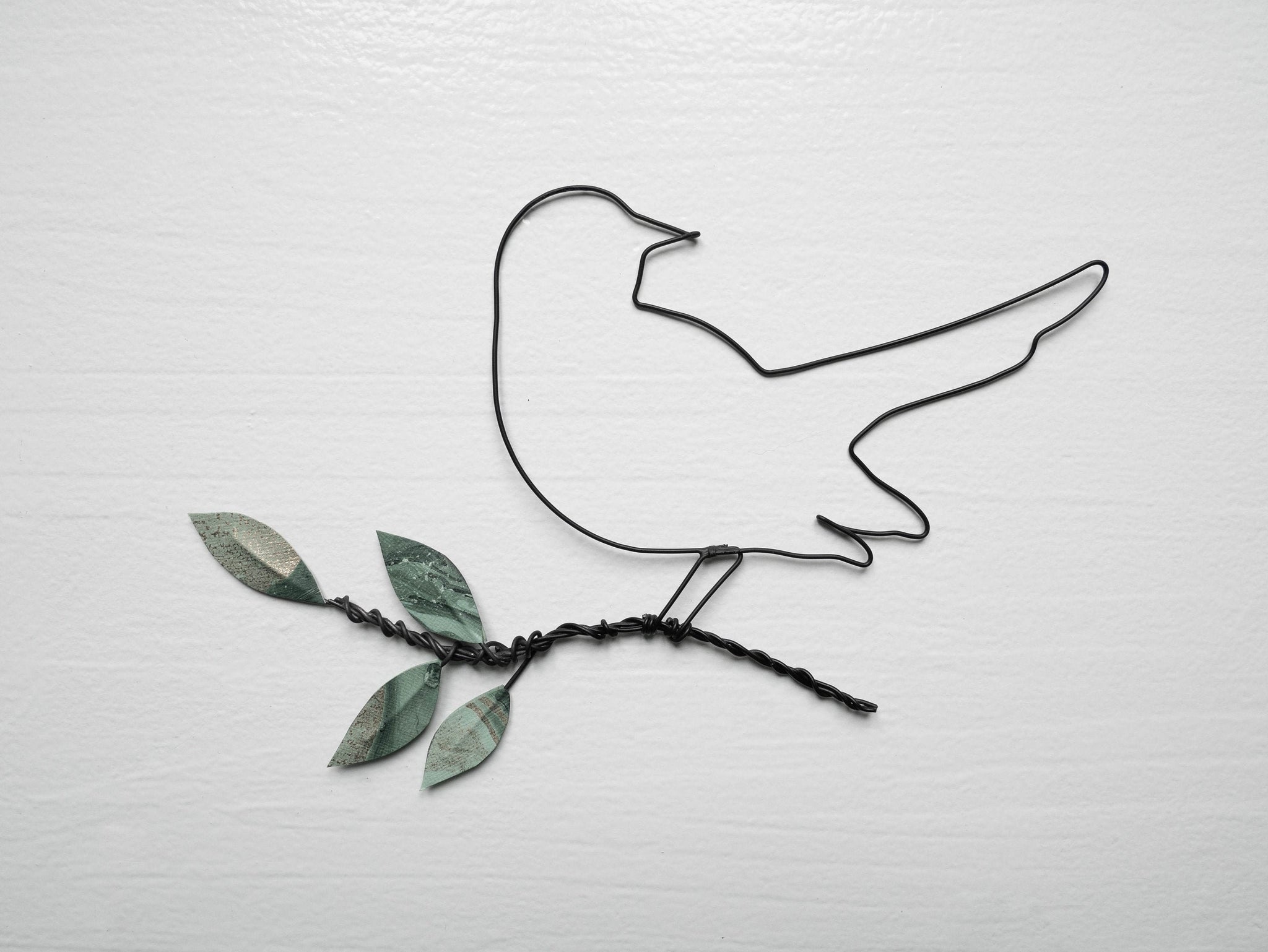 Oiseau en fil de fer sur branche, moineau, décoration murale fil de fer, décoration nature, silhouette oiseau, métal, sculpture oiseau