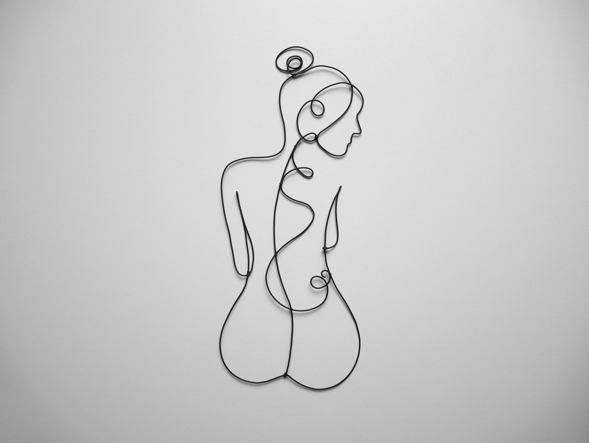 Féminin en fil de fer recuit, silhouette de femme, décoration murale métal, déco portait en fil de fer, déco artistique, women art