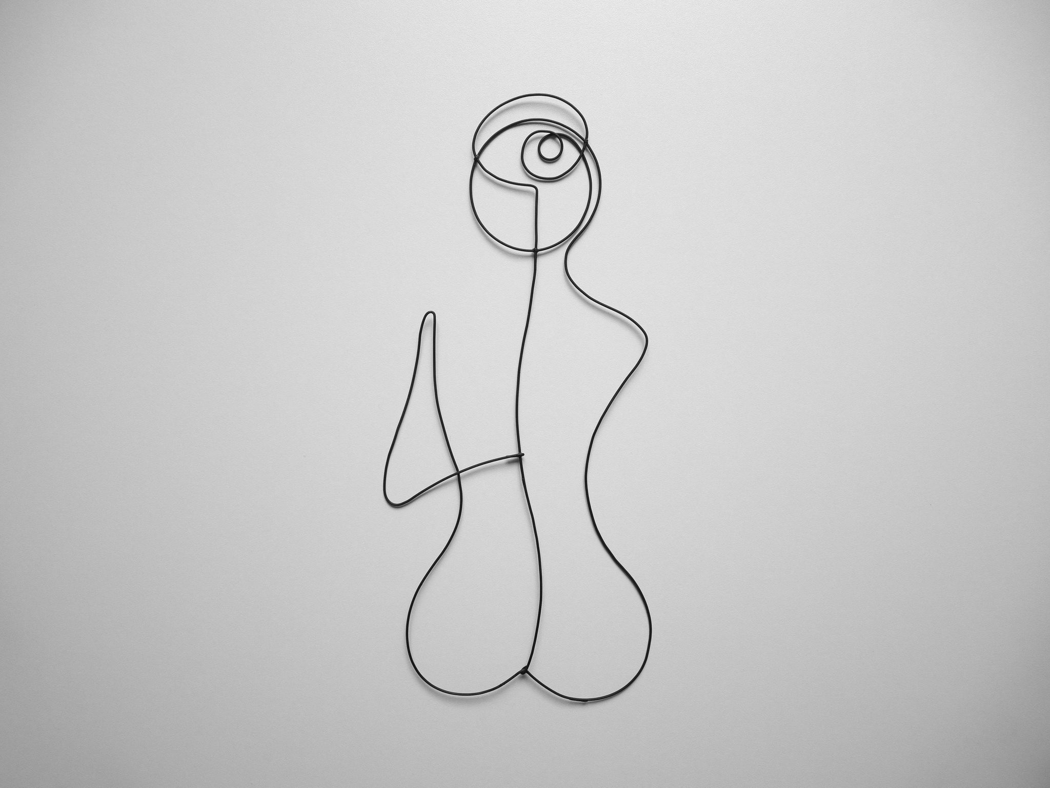 Féminin en fil de fer recuit, silhouette de femme, décoration murale métal, déco portait en fil de fer, déco artistique, women art