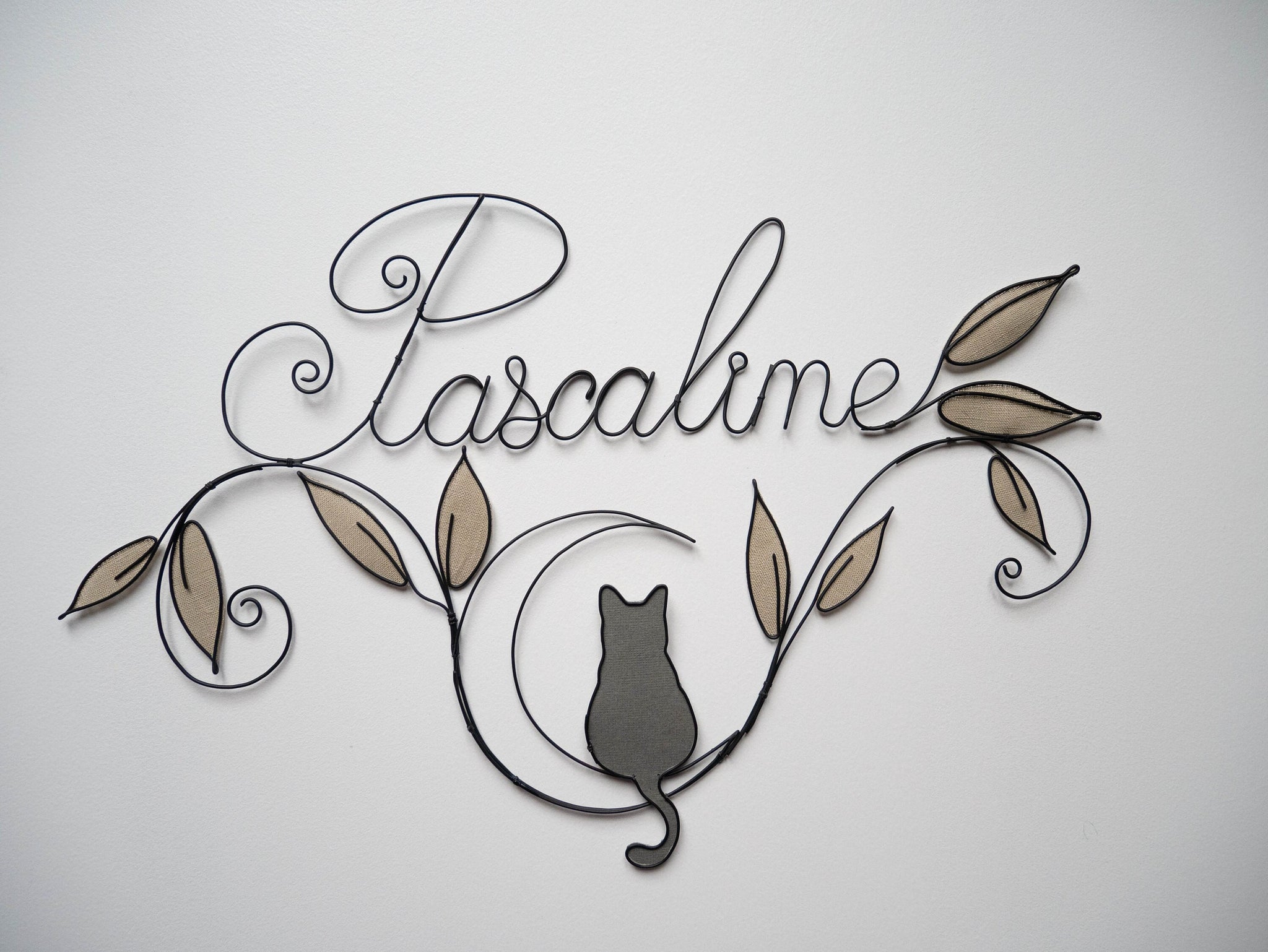 Prénom fil de fer personnalisable, décoration murale prénom avec chat, déco chambre d'enfant, plaque de porte prénom, décoration papillon,