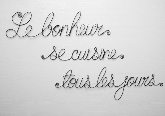 Citation murale, le bonheur se cuisine tous les jours, en fil de fer recuit, thème cuisine, amour, écriture fil de fer, phrase fil de fer