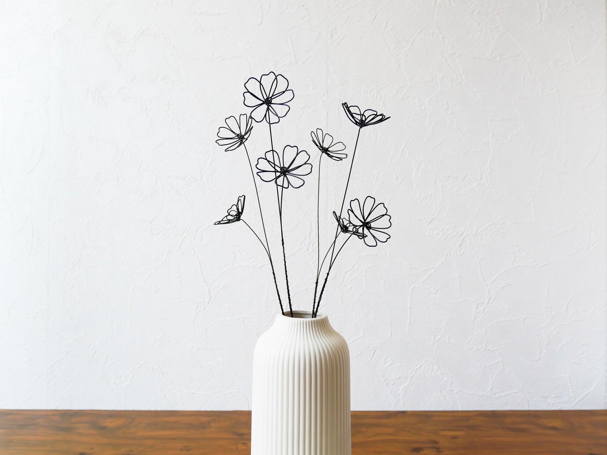 Bouquet de 8 fleurs éternelles en fil de fer recuit : Paquerette double, marguerite. Déco florale moderne, décoration d'intérieur, cadeau.