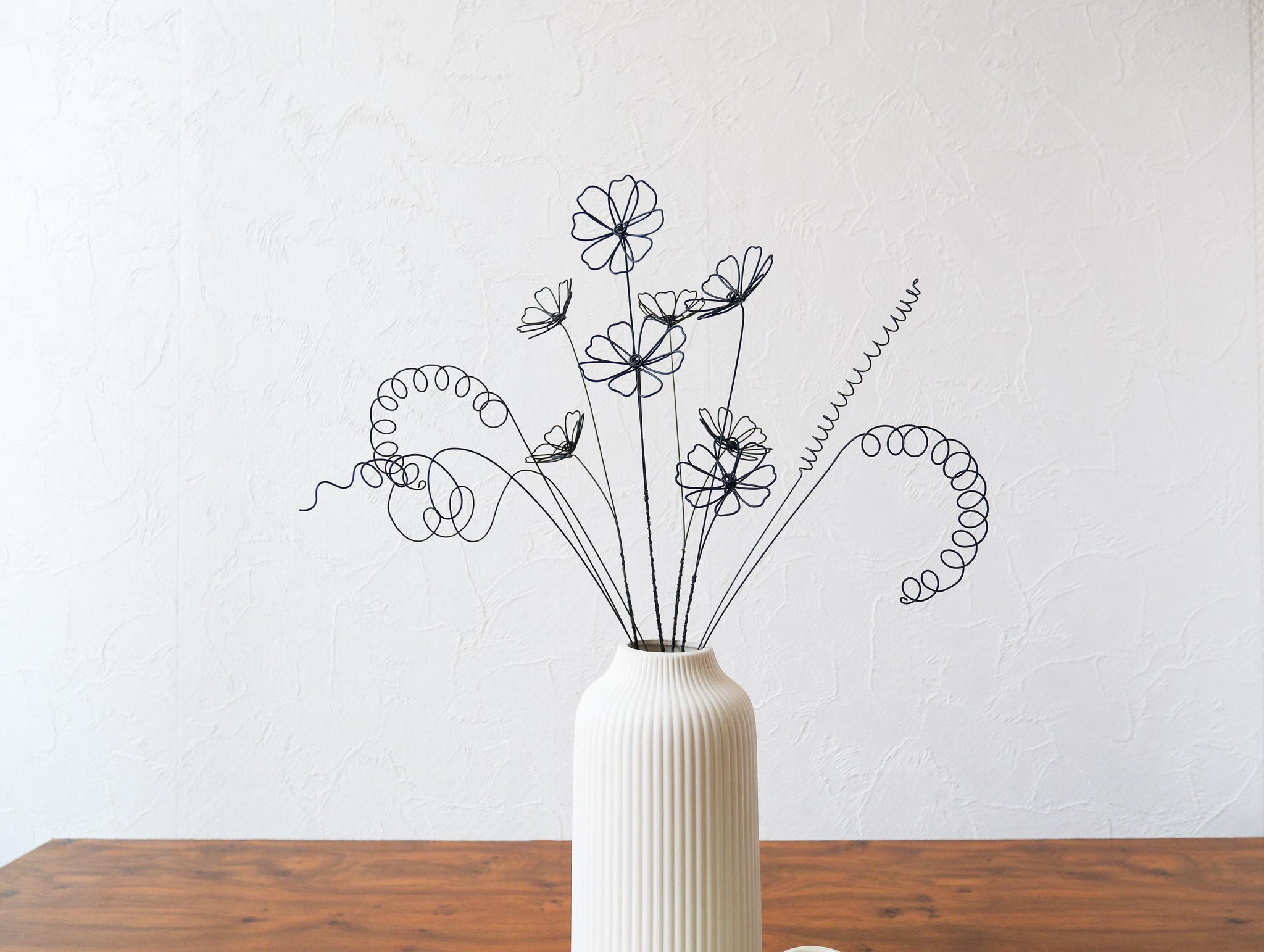 Bouquet de 9 fleurs éternelles en fil de fer recuit : Paquerette double, Herbes des champs. Déco florale moderne, décoration d'intérieur