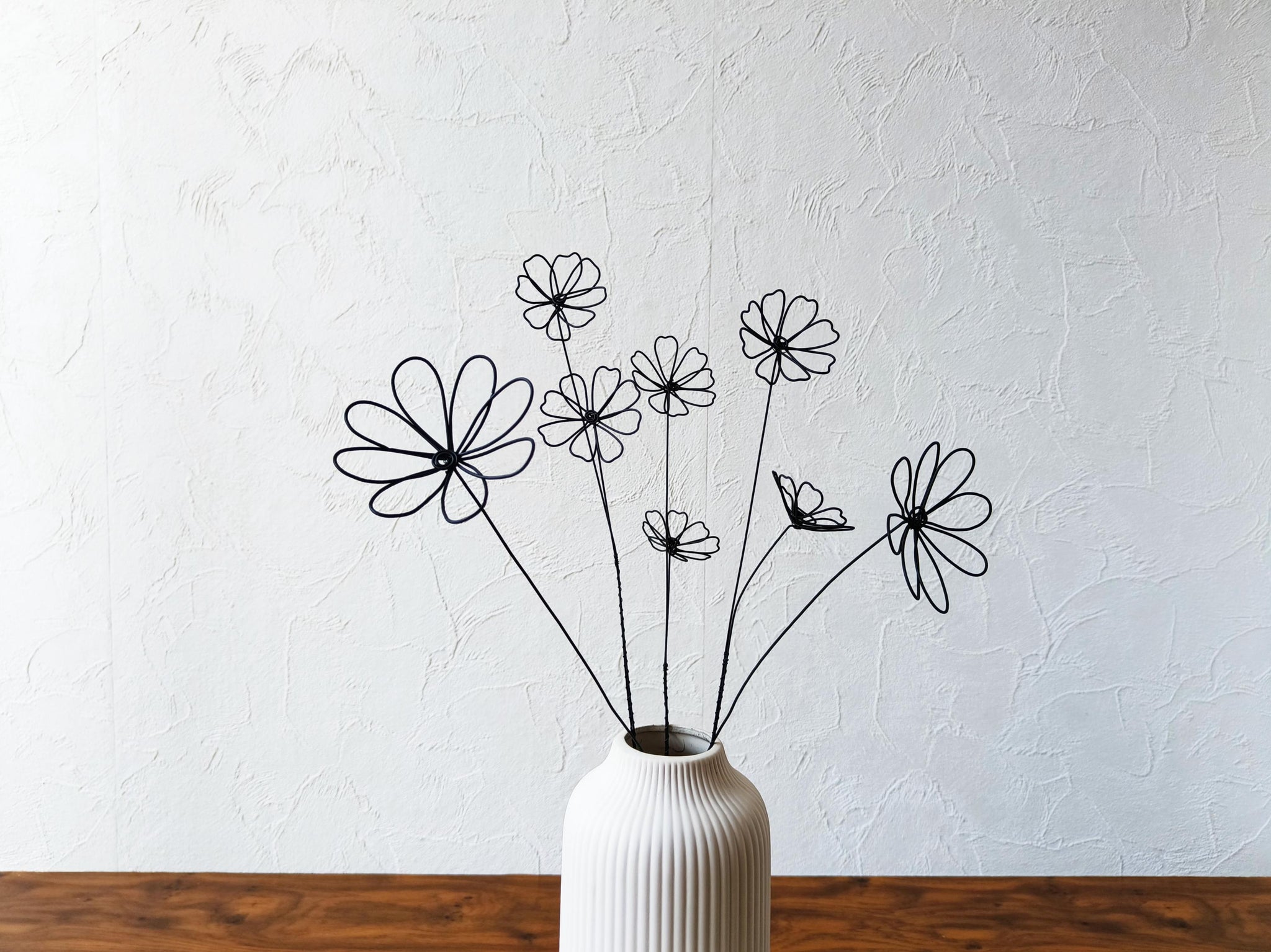 Bouquet de 8 fleurs éternelles en fil de fer recuit : Paquerette double, marguerite. Déco florale moderne, décoration d'intérieur, cadeau.