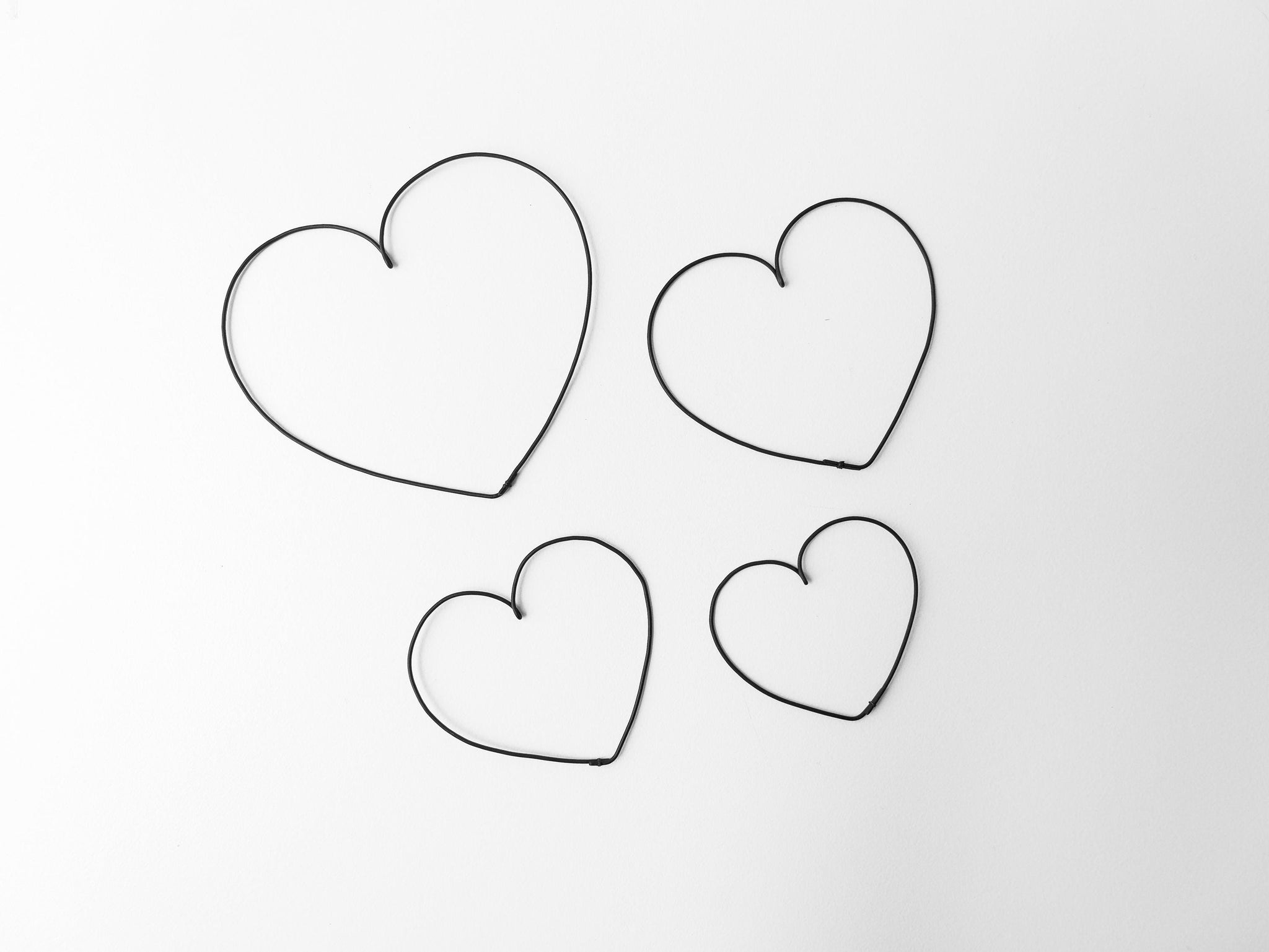 Décoration en véritable fil de fer, Lot de 4 coeurs de tailles différentes, déco murale coeur, décoration maison, déco métal
