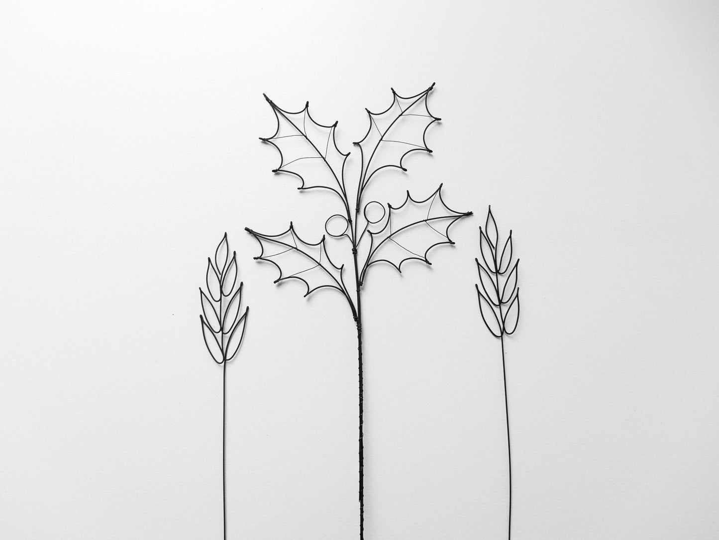 Bouquet de 3 fleurs éternelles en fil de fer recuit : Houx et Brindilles, Déco florale moderne, décoration d'intérieur, cadeau