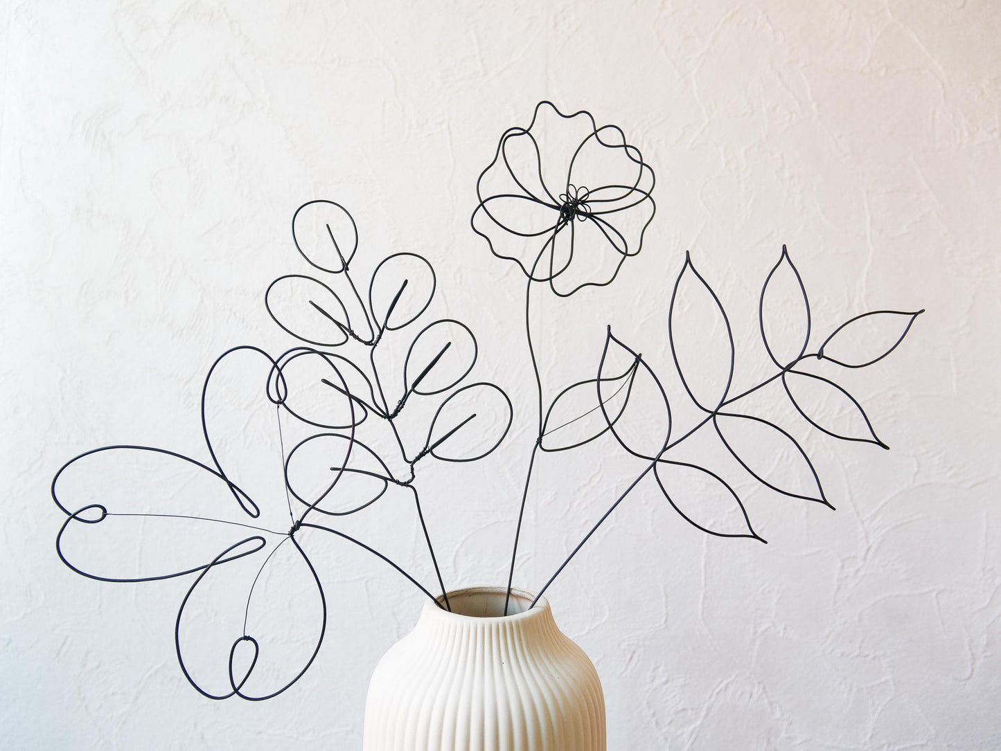 Bouquet de 4 fleurs éternelles en fil de fer recuit : Coquelicot Lunaire annuelle et feuillages, Déco florale moderne d'intérieur, cadeau