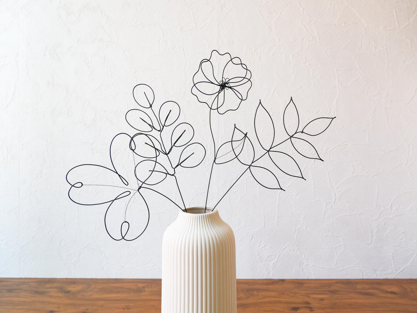 Bouquet de 4 fleurs éternelles en fil de fer recuit : Coquelicot Lunaire annuelle et feuillages, Déco florale moderne d'intérieur, cadeau