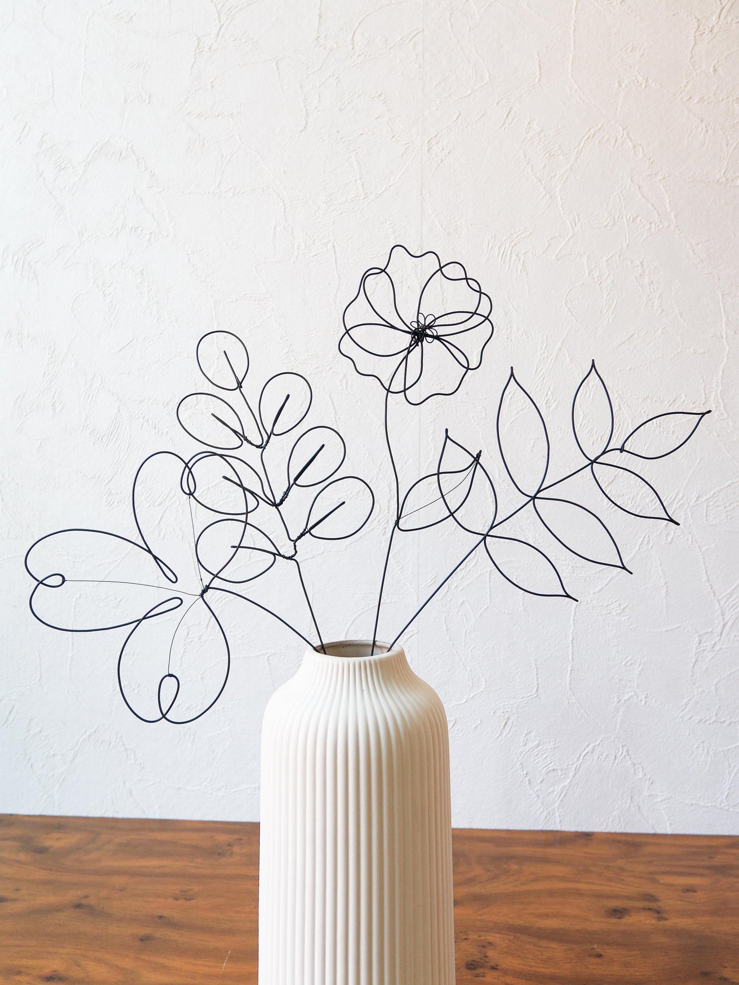 Bouquet de 4 fleurs éternelles en fil de fer recuit : Coquelicot Lunaire annuelle et feuillages, Déco florale moderne d'intérieur, cadeau